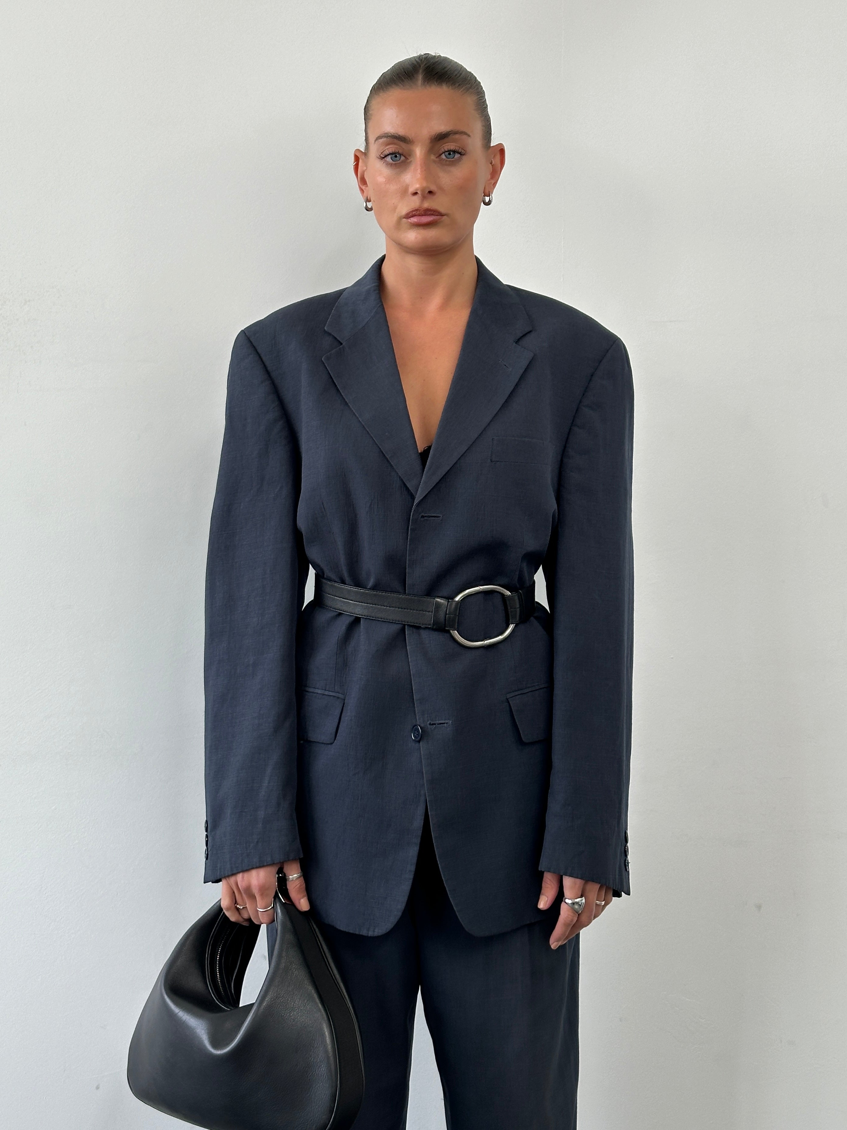 Vintage linen lyocel single-breasted suit in size 40R/W32, shown on a hanger with a neutral background.