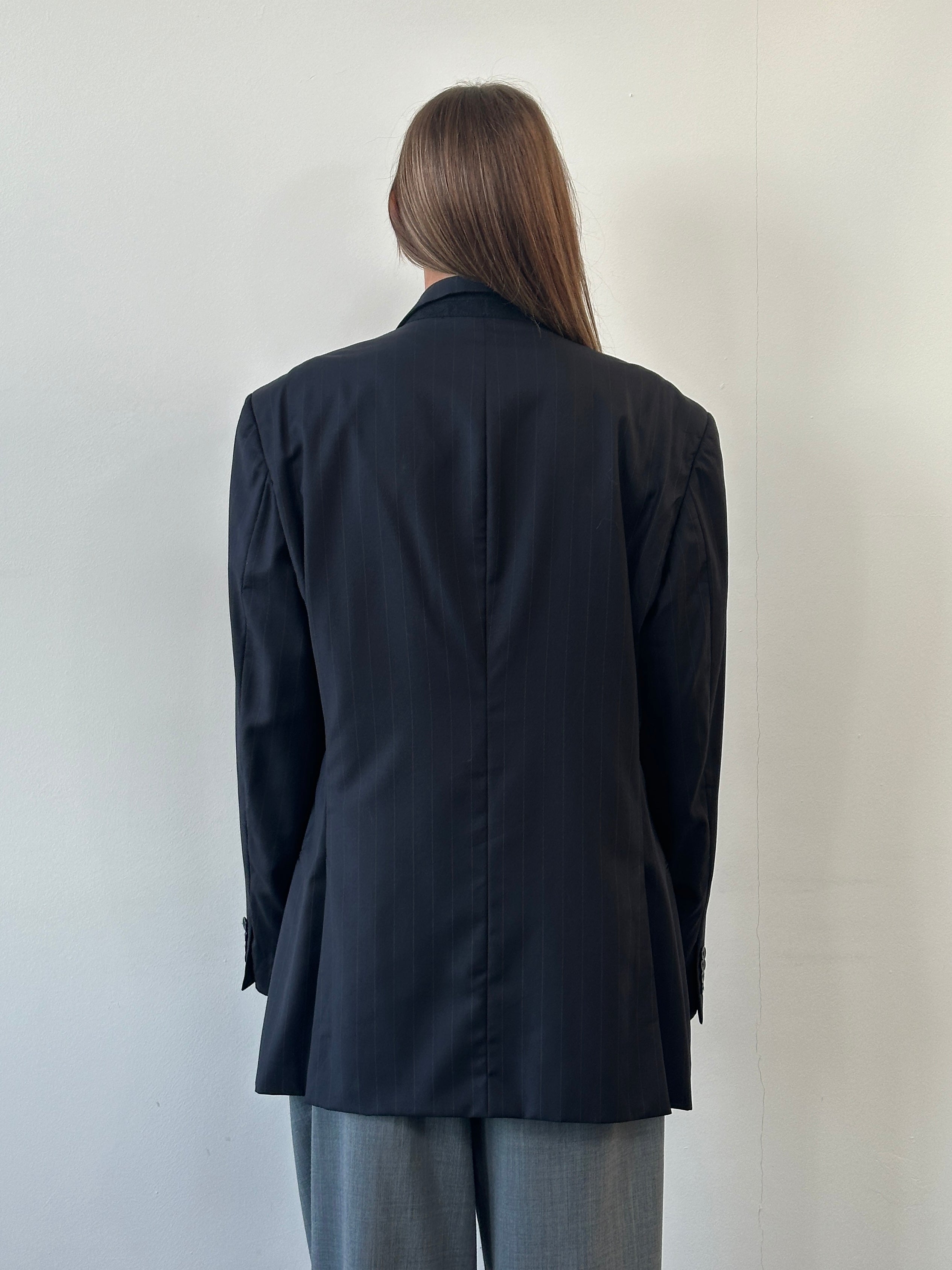 Armani Collezioni 2000s pure wool stripe blazer, single-breasted, in size 44L/XXL, showing classic tailored fit and pattern details.