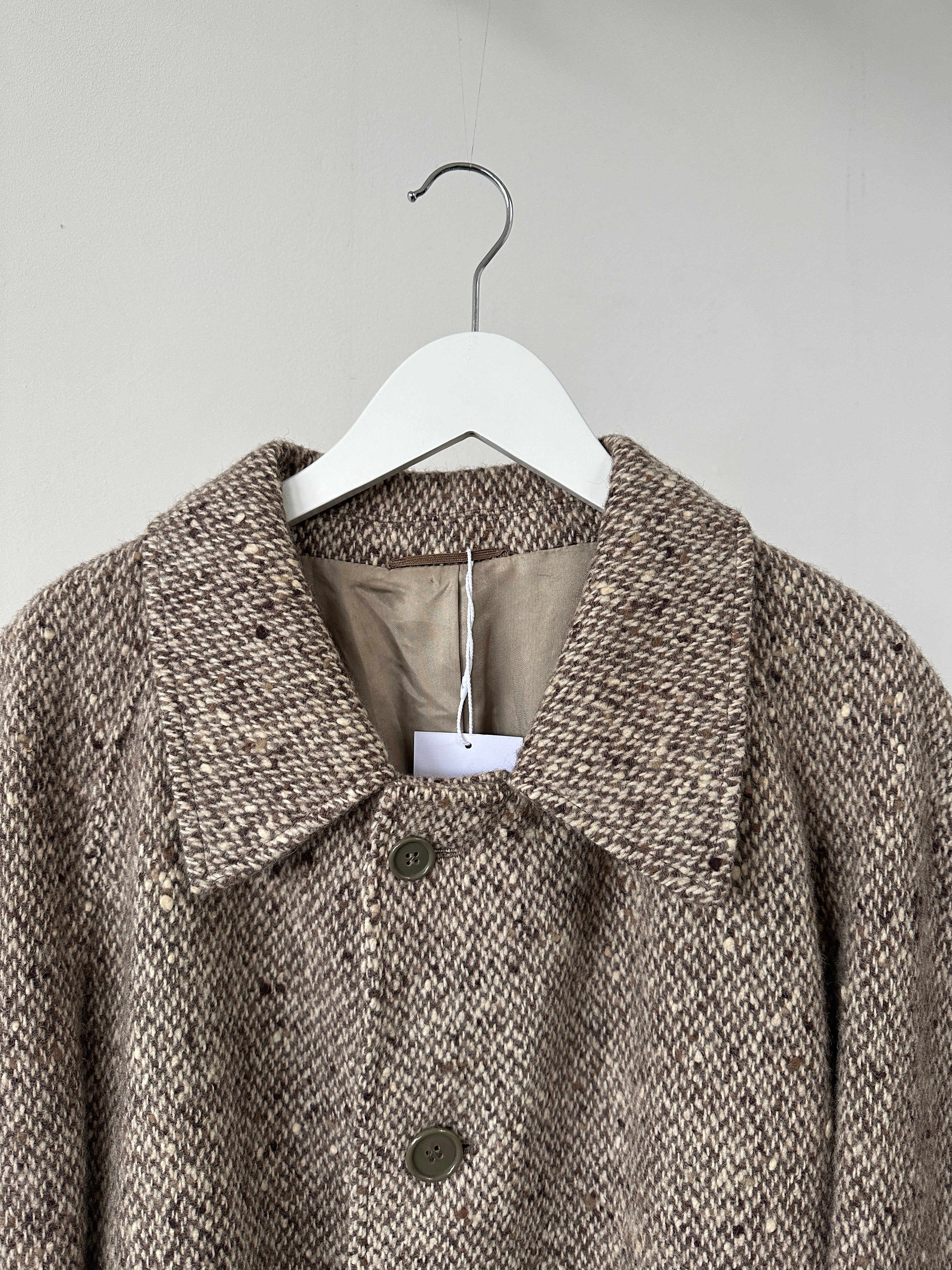Vintage Italian wool coat, single-breasted belted design in XL, showcasing classic style and textured pure virgin wool fabric.