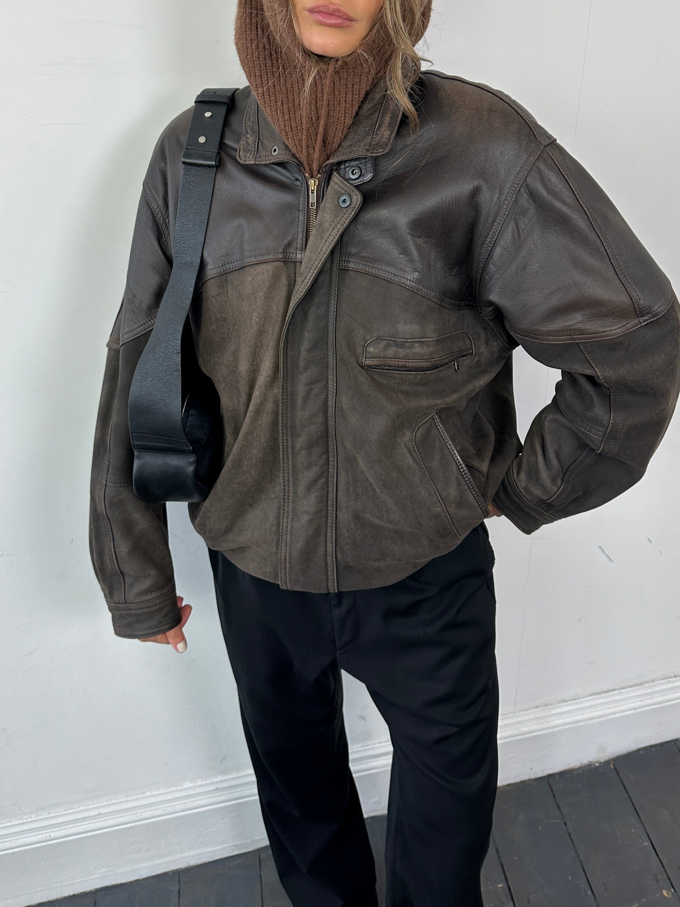 Vintage aged leather bomber jacket in size L, featuring classic design and distressed leather from the Vintage brand.