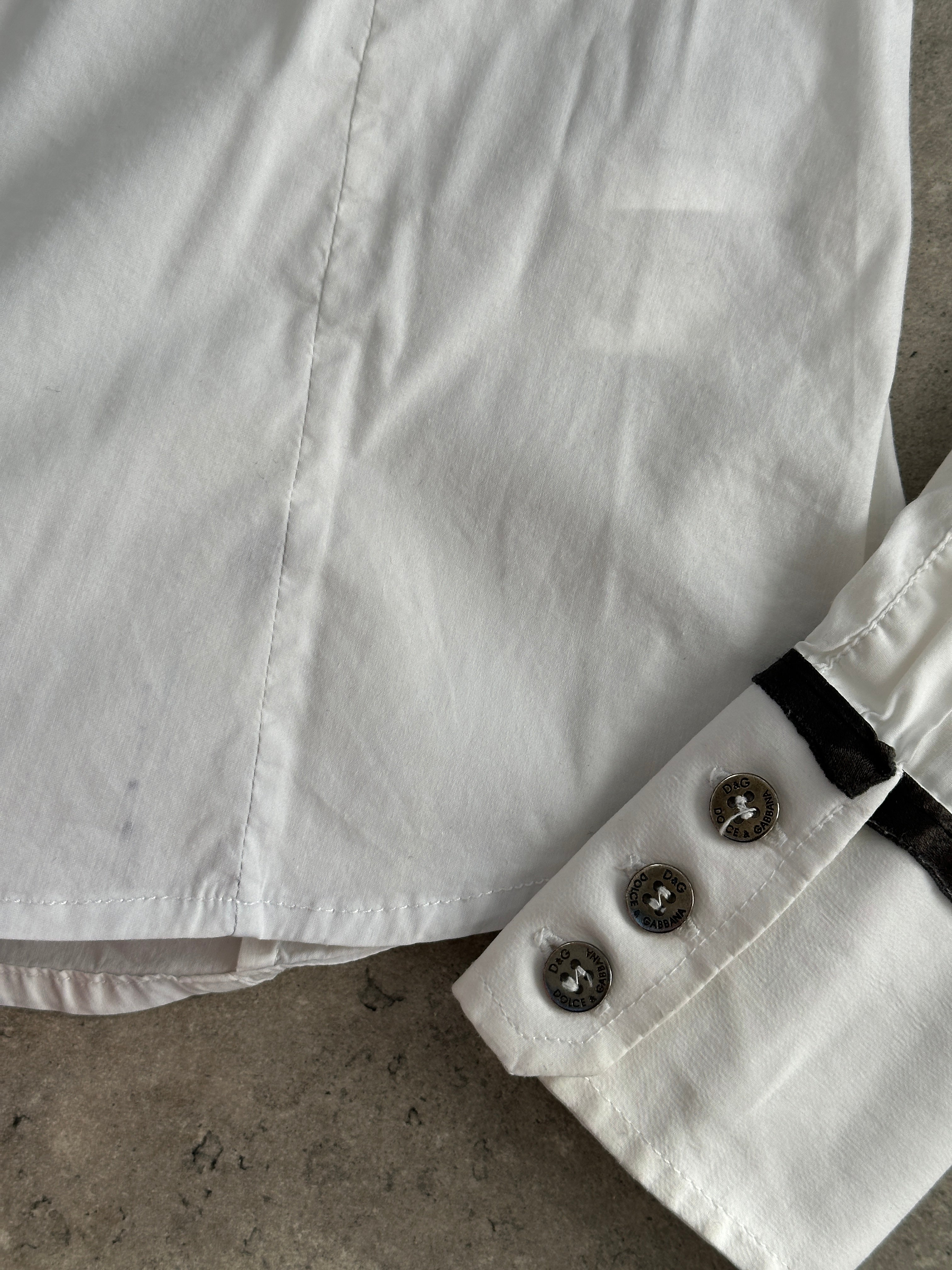 Dolce & Gabbana fitted cotton shirt in XS, stylish men's shirt with classic collar and button-front design.