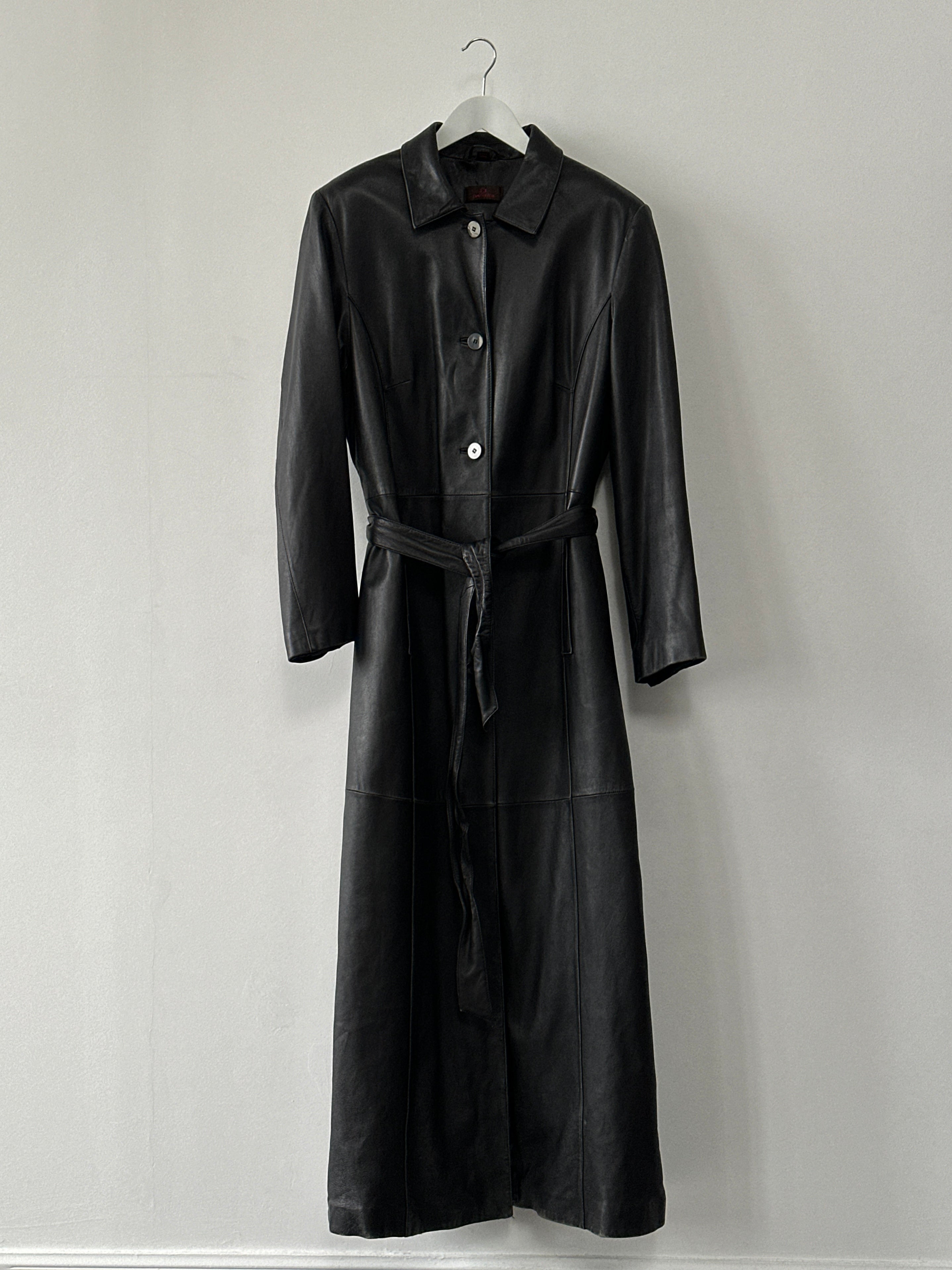 Vintage leather trench coat, floor-length belted design in XL size, stylish vintage leather jacket with classic silhouette.