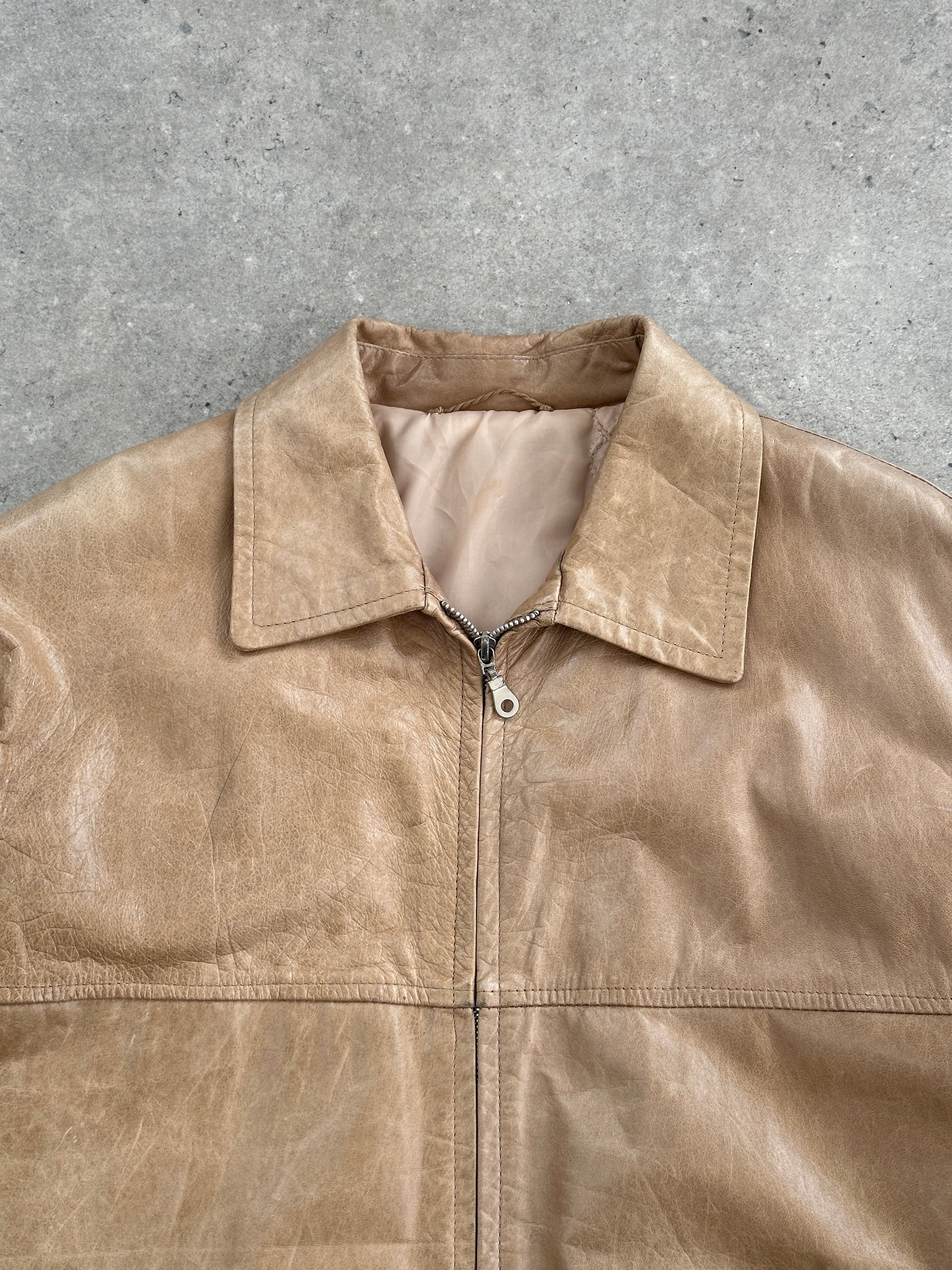 Italian Vintage minimal leather jacket in size L, stylish and classic design with smooth leather and clean lines.