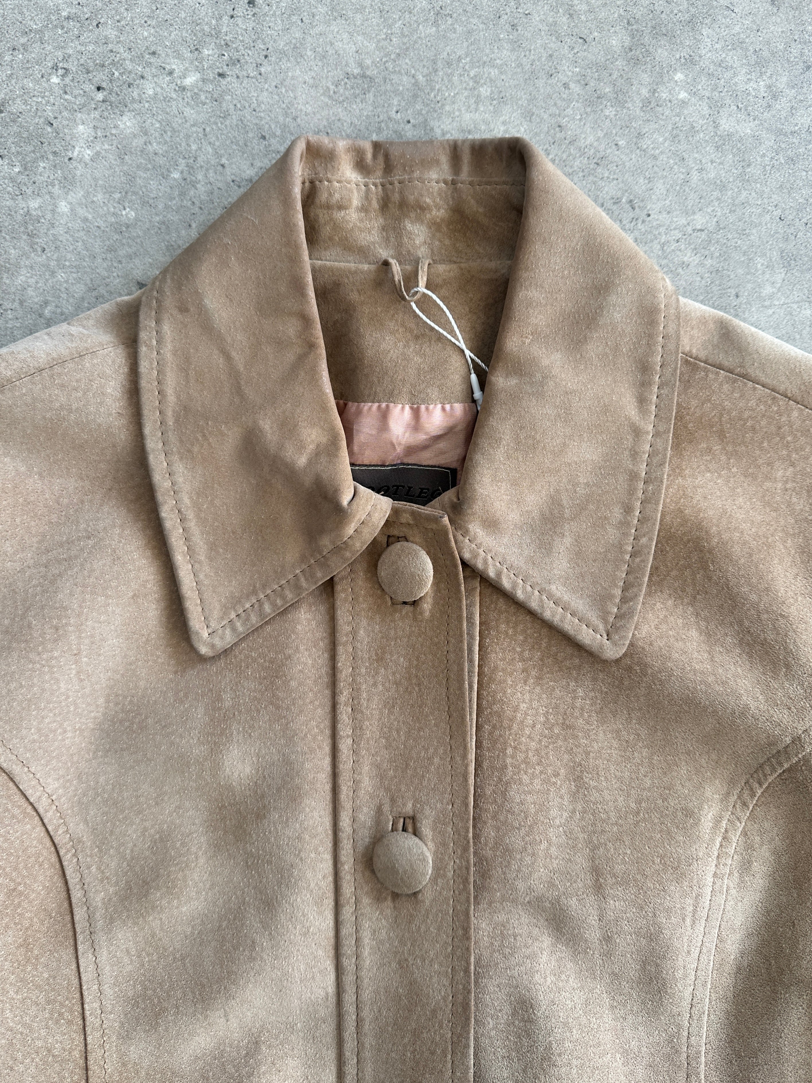 Vintage suede jacket in size M/L, featuring classic design and soft material, perfect for casual or stylish outfits.