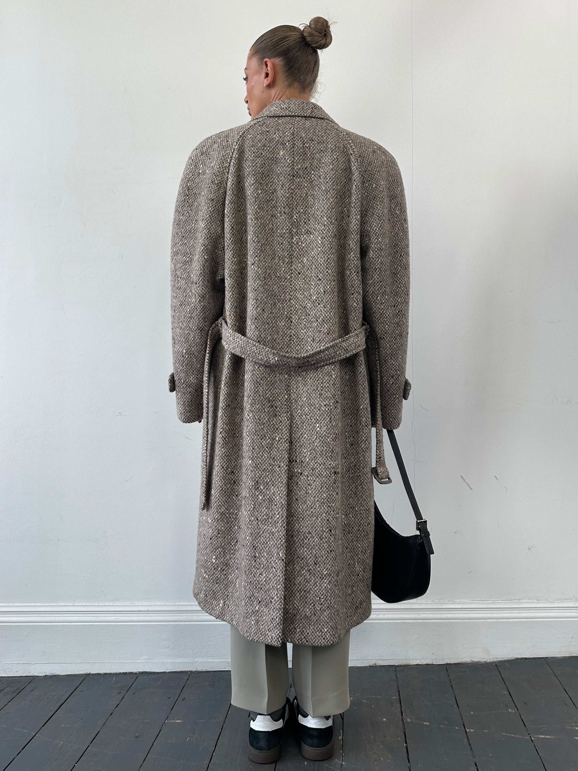 Vintage Italian vintage pure virgin wool single-breasted belted coat in XL, showcasing classic tailored design and rich wool texture.