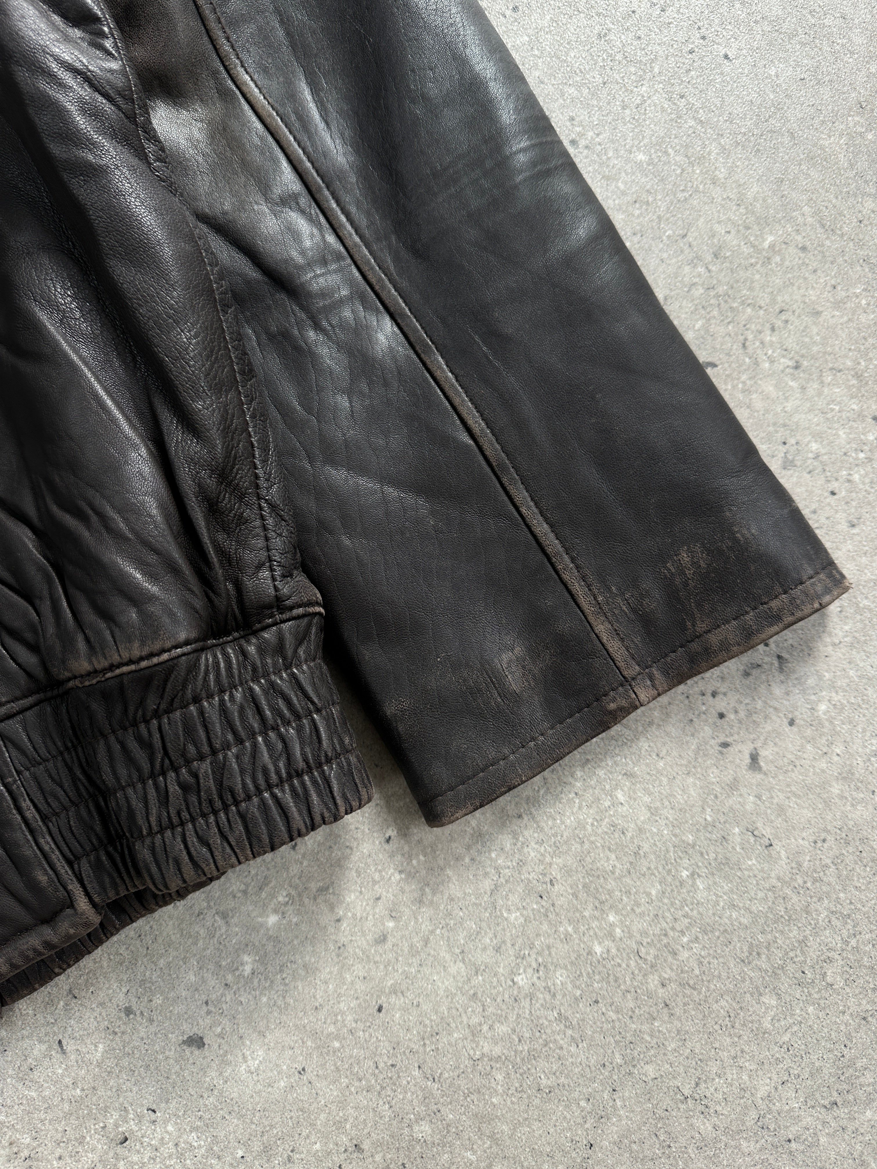 London Fog 1990s distressed leather jacket in size L, featuring rugged, vintage-inspired leather with classic detailing.