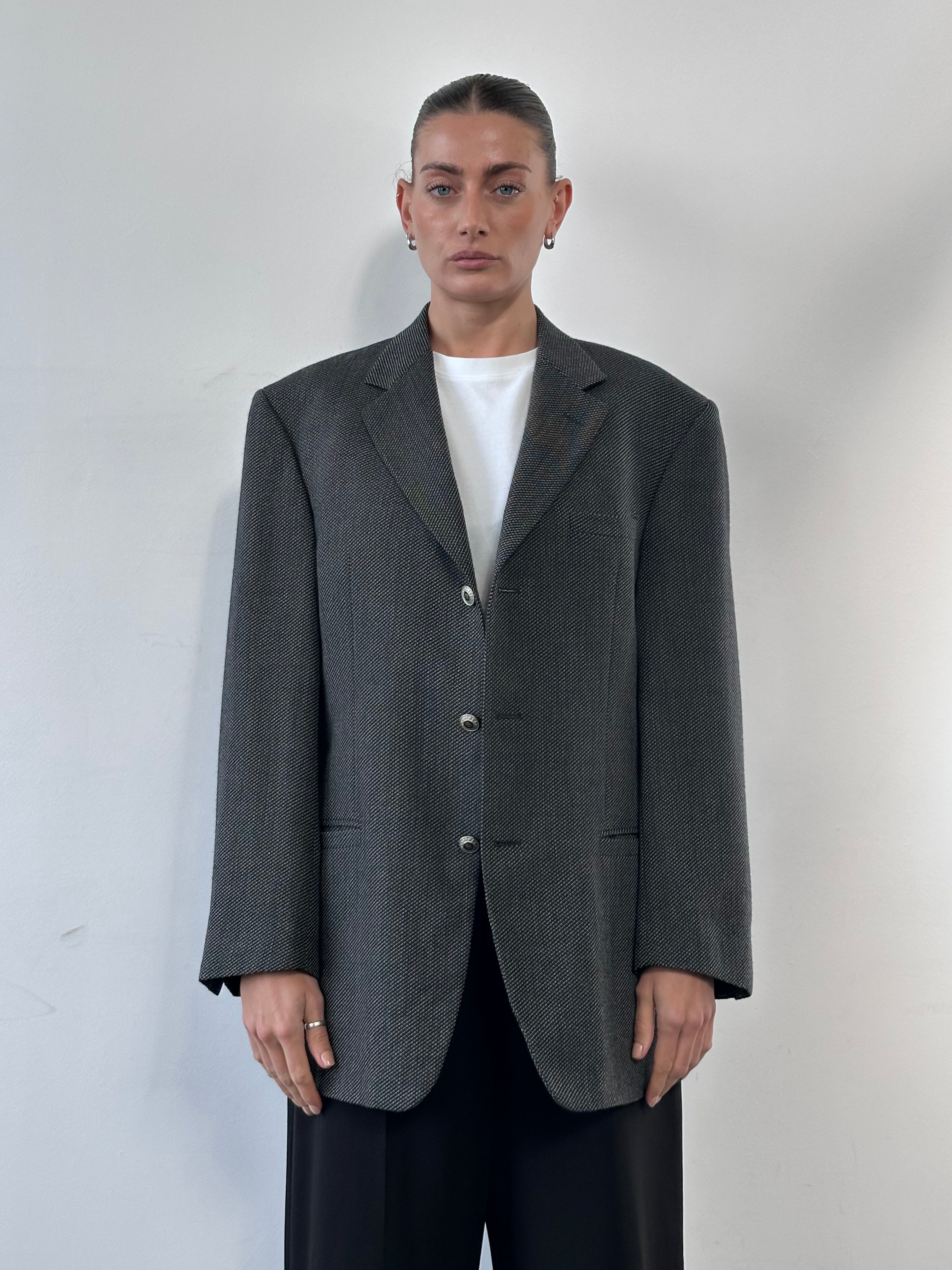 Versace Classic V2 90s bespoke single-breasted blazer in size 42R/L, woven fabric, tailored fit, with Versace branding details.