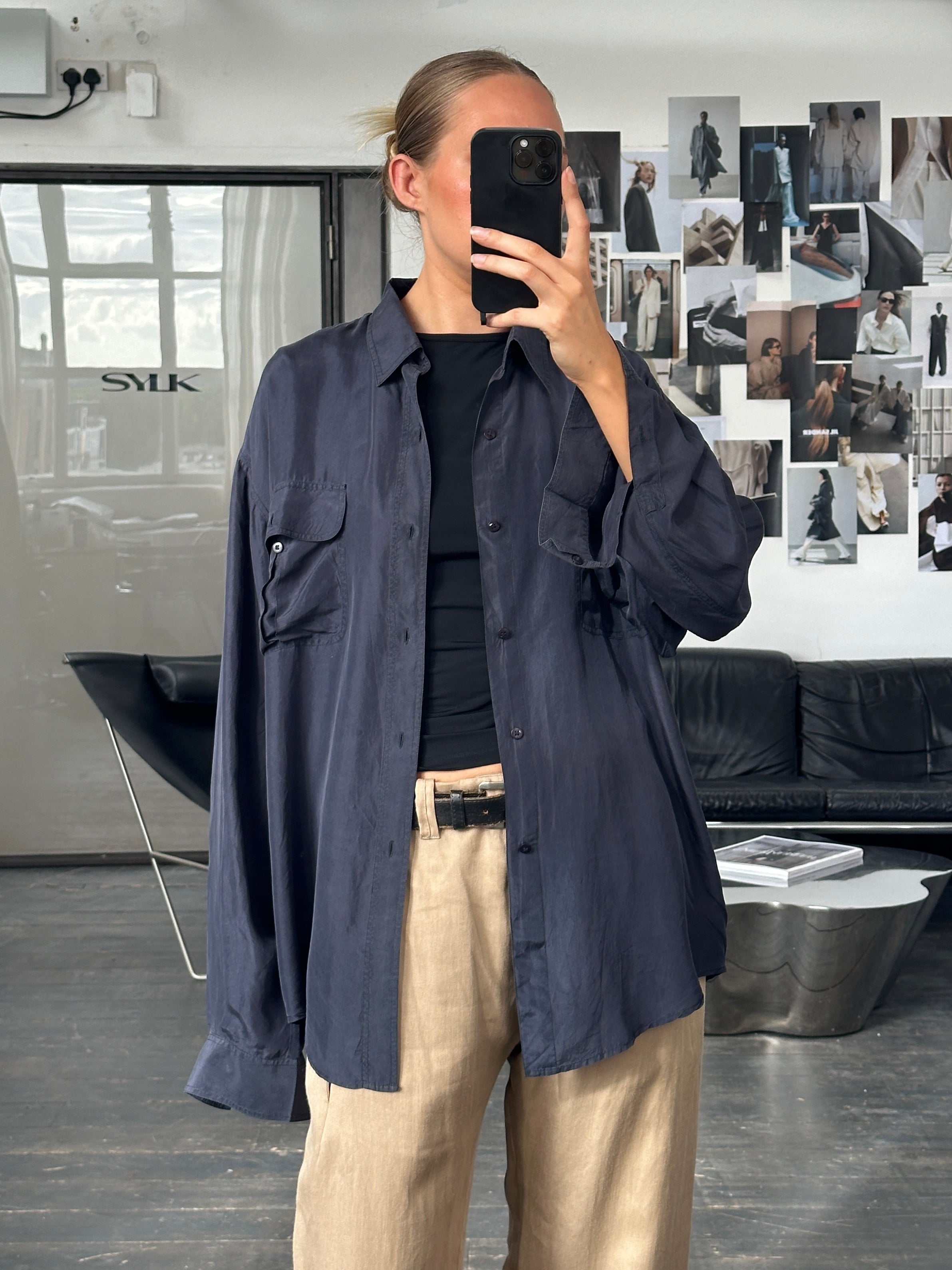 Vintage 1990s relaxed pure silk shirt in XL, showcasing soft fabric and classic design with a casual fit.