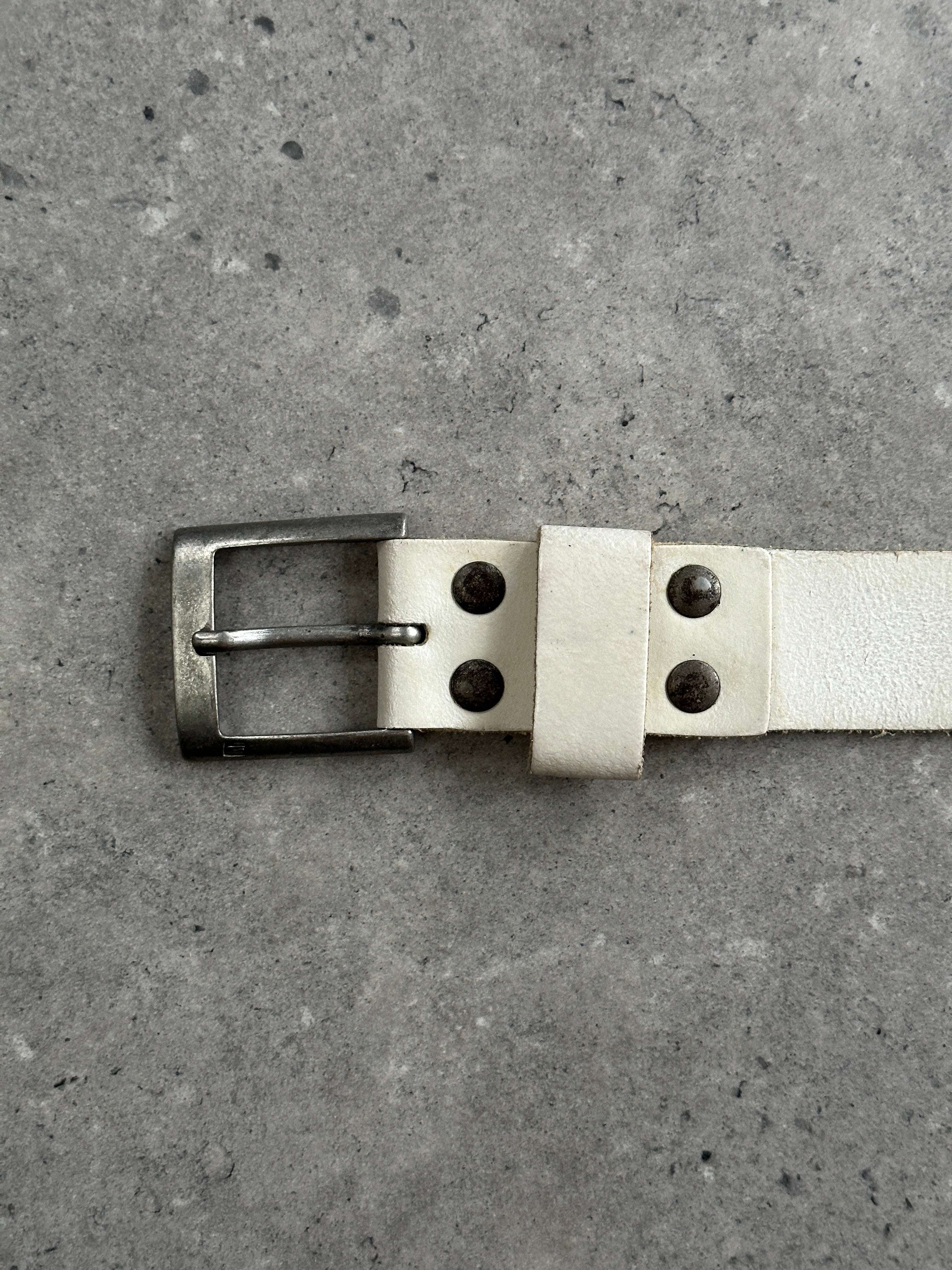 Vintage distressed leather belt, size W36-40, with a rugged finish and classic buckle, crafted by Vintage.