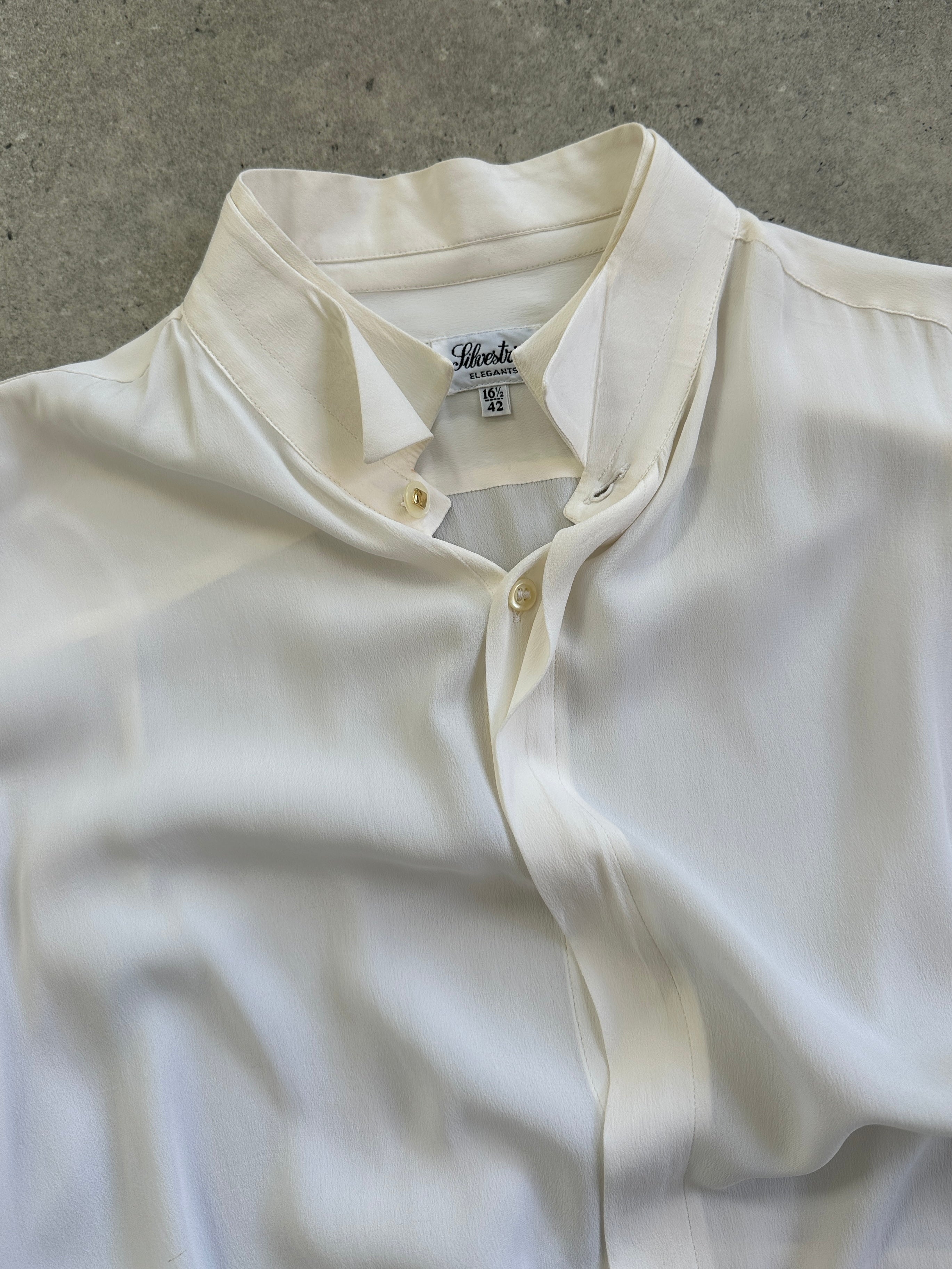 Vintage Italian 1980s silk flowy wing collar dress shirt in XL, featuring elegant design and classic craftsmanship.