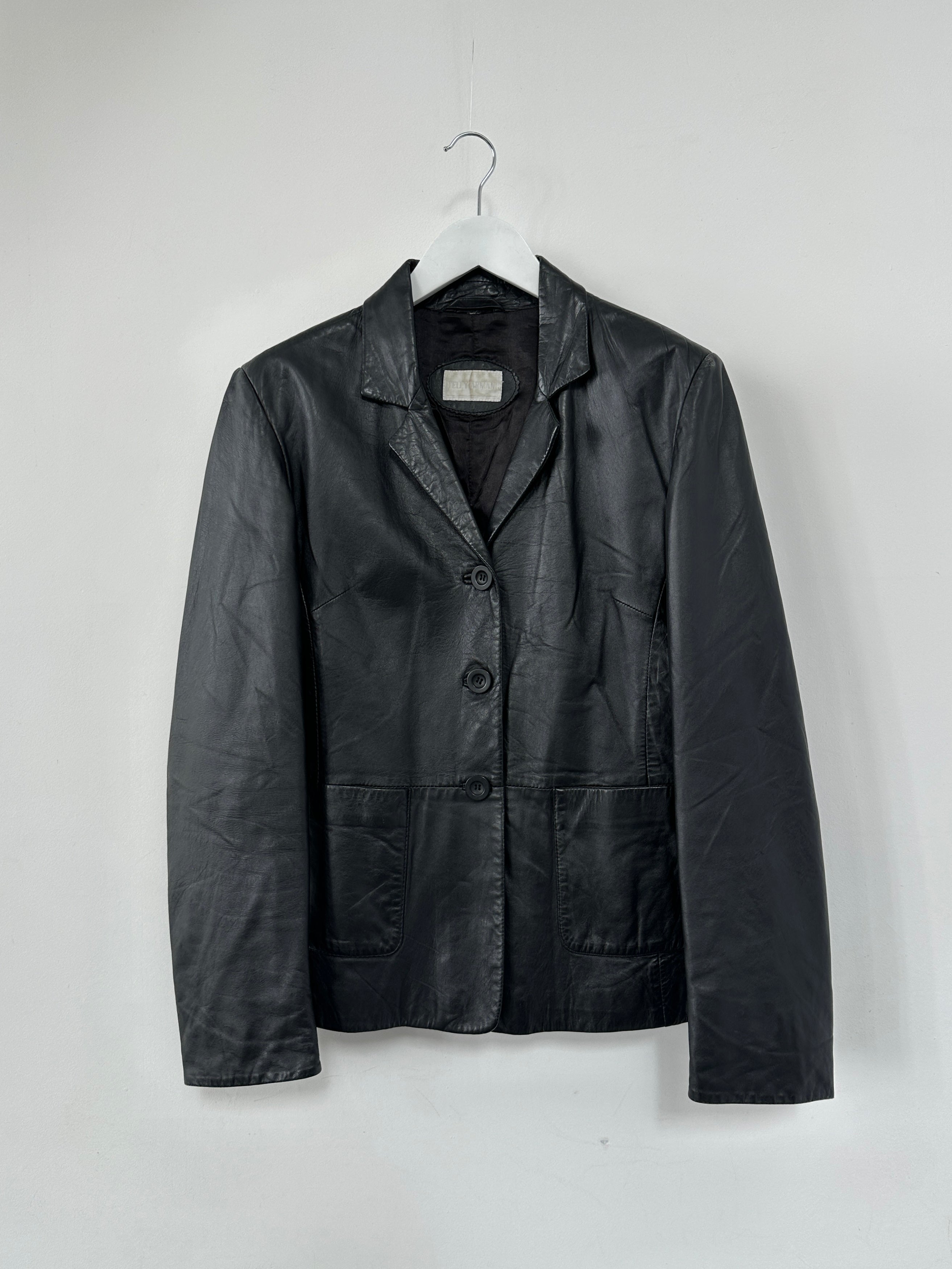 Vintage fitted leather blazer jacket in classic brown, featuring a tailored design and button-up front for a timeless look.