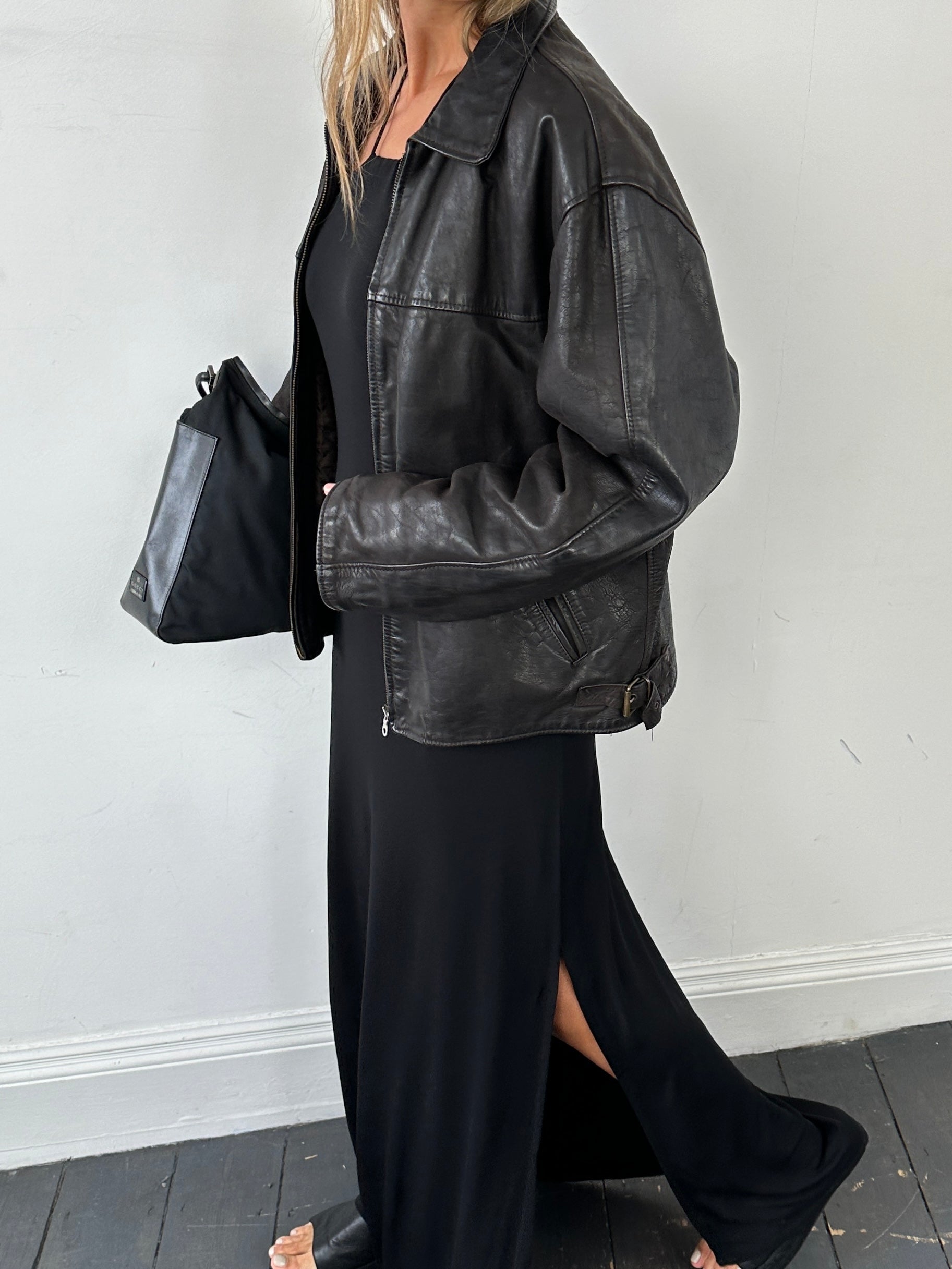 Vintage Italian leather jacket in size L, stylish vintage men's jacket with classic leather texture and detailing.