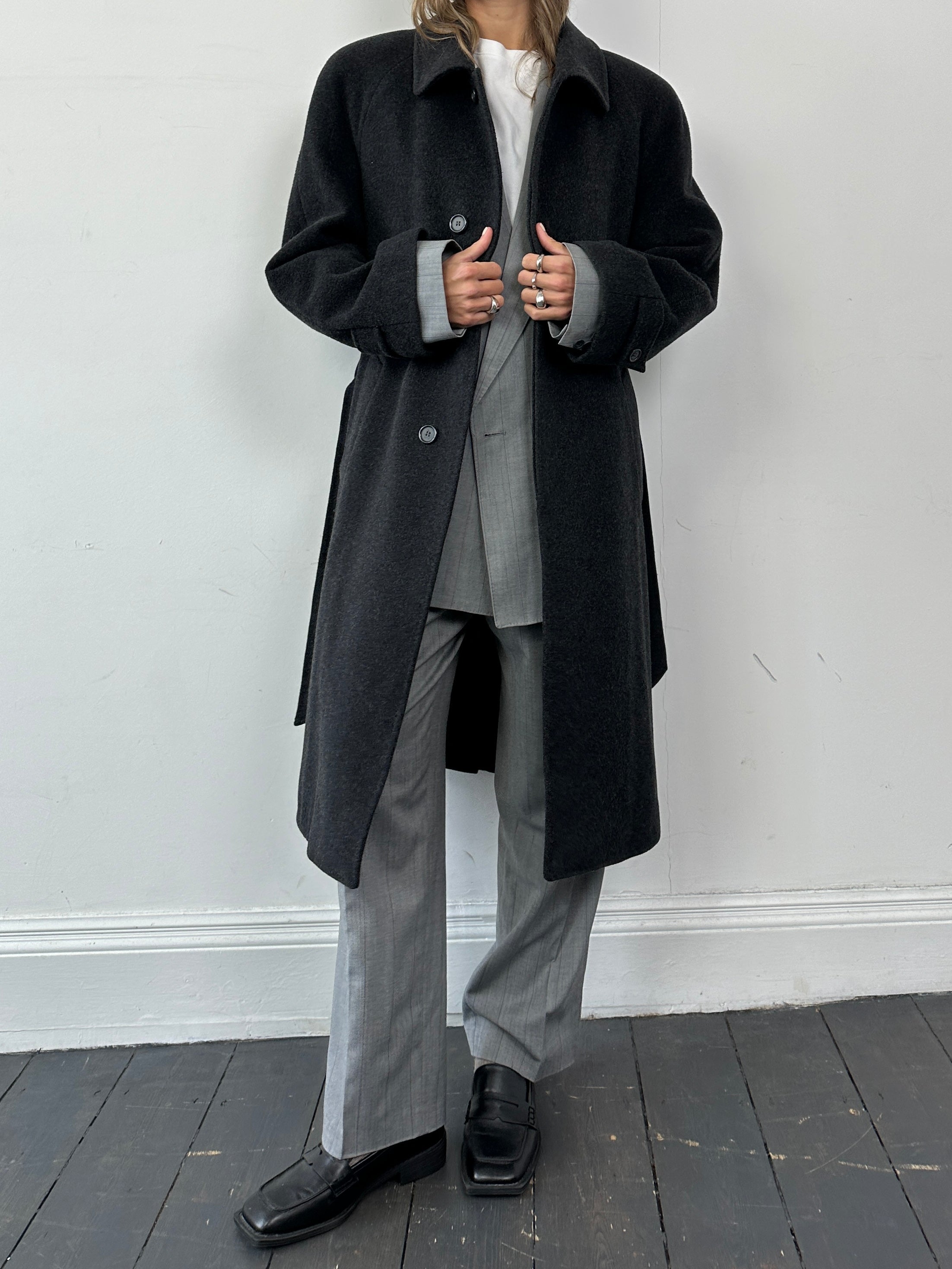 Vintage Italian wool and cashmere belted coat with concealed placket in size L/XL, showcasing classic vintage style and warm fabric.