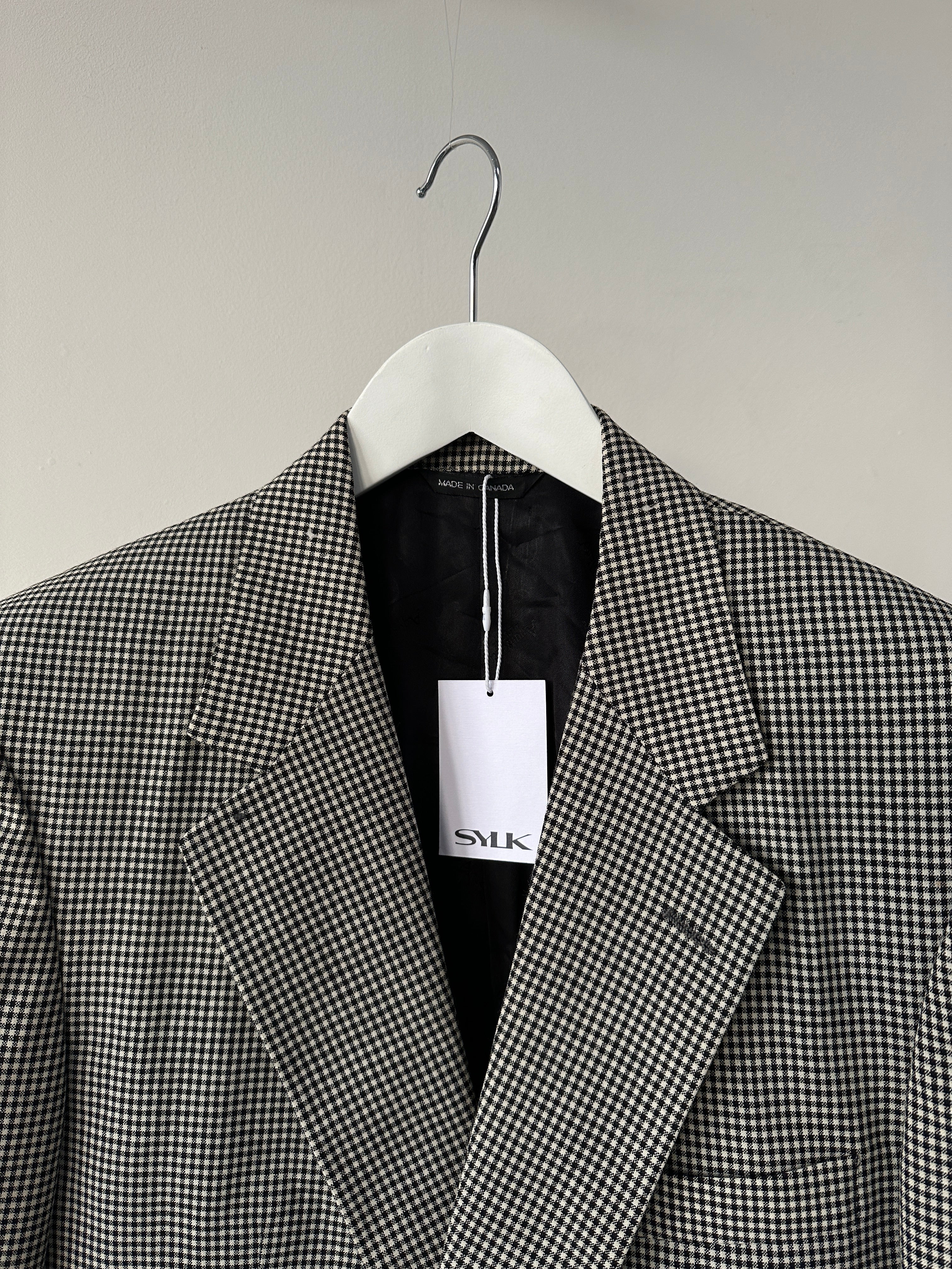 Aquascutum pure wool gingham single-breasted blazer in size L, tailored fit with notch lapels and front button closure.