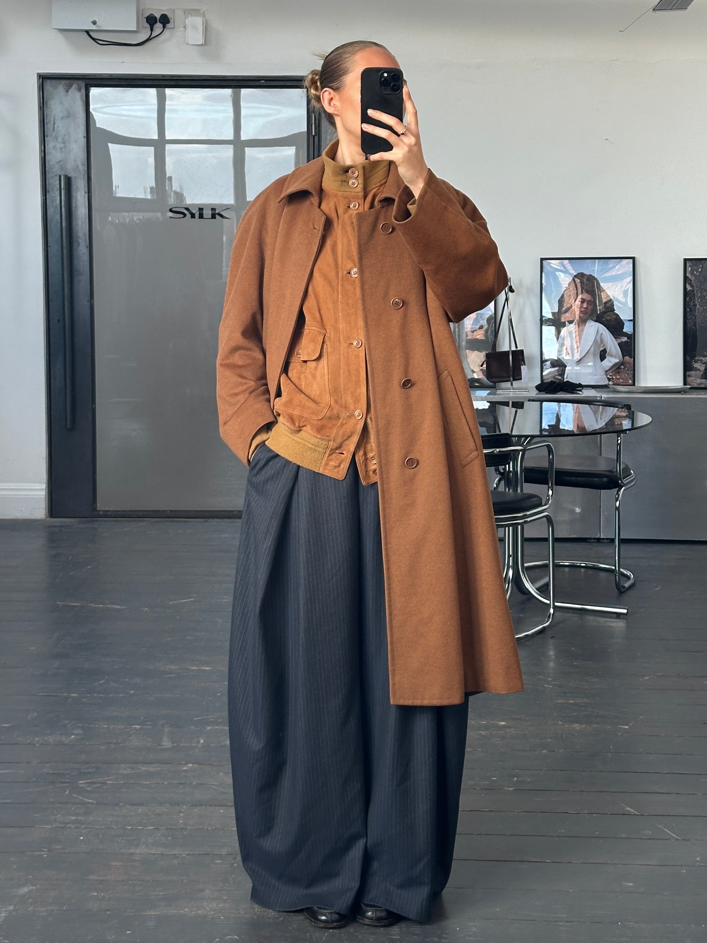 Vintage Italian 1970s pure cashmere coat with concealed placket, oversized XL size, soft beige color, classic and elegant style.