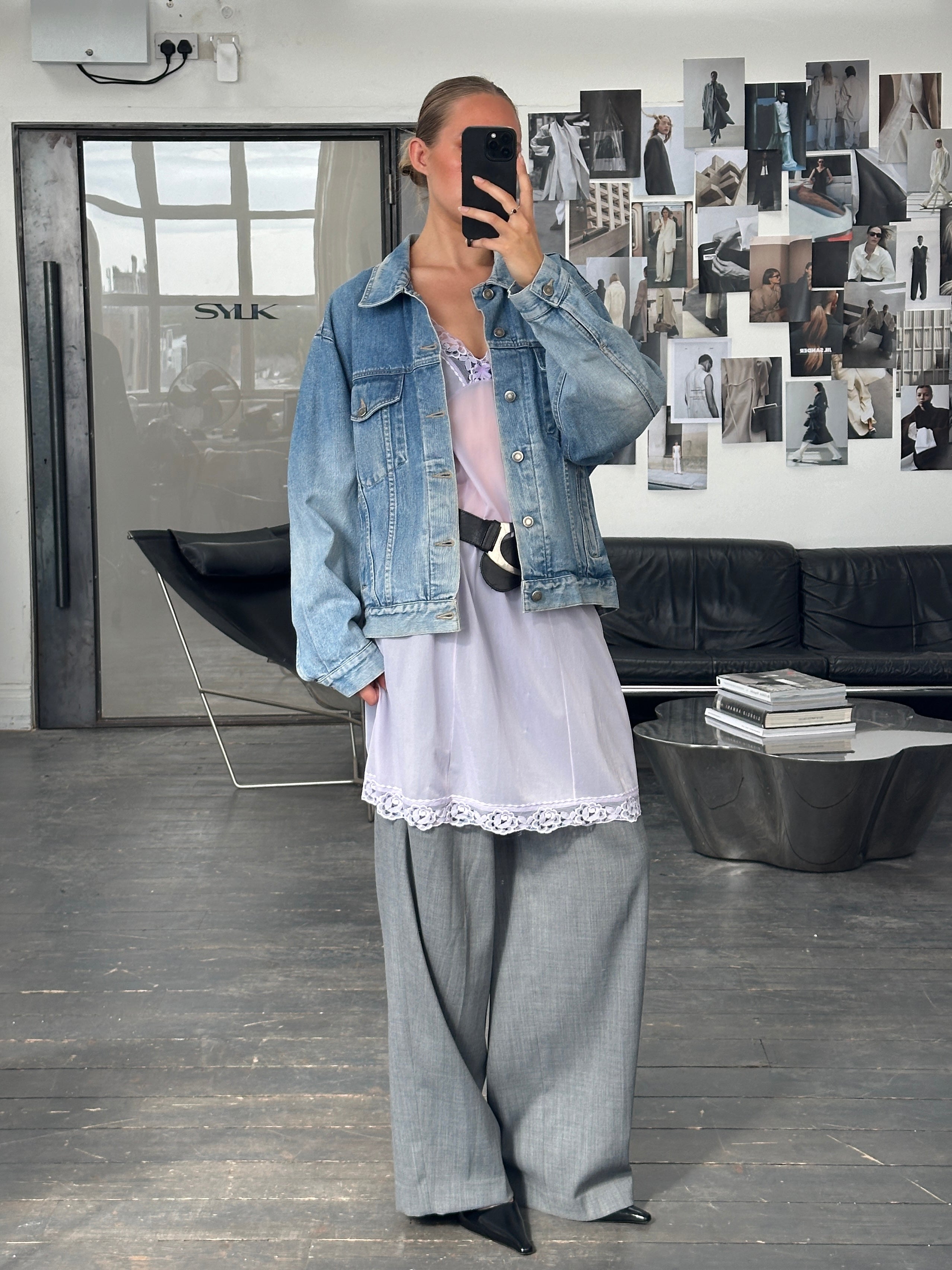 Levi's Wrangler 1990s light wash denim jacket, L/XL, with classic button-up front and vintage style.