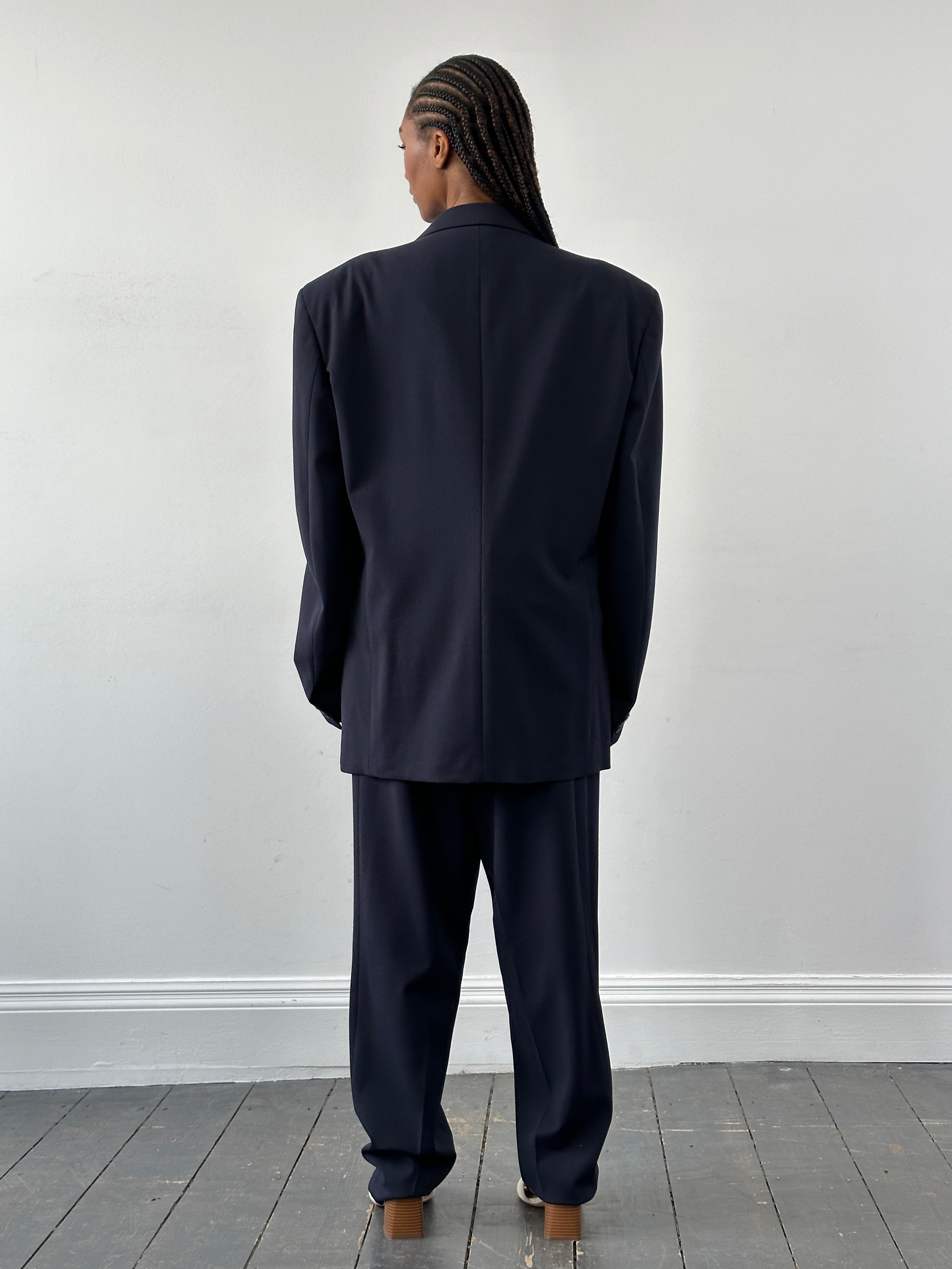 Versace Versus 1990s three-piece suit in size 48R/W32, tailored fit with classic design and bold pattern.