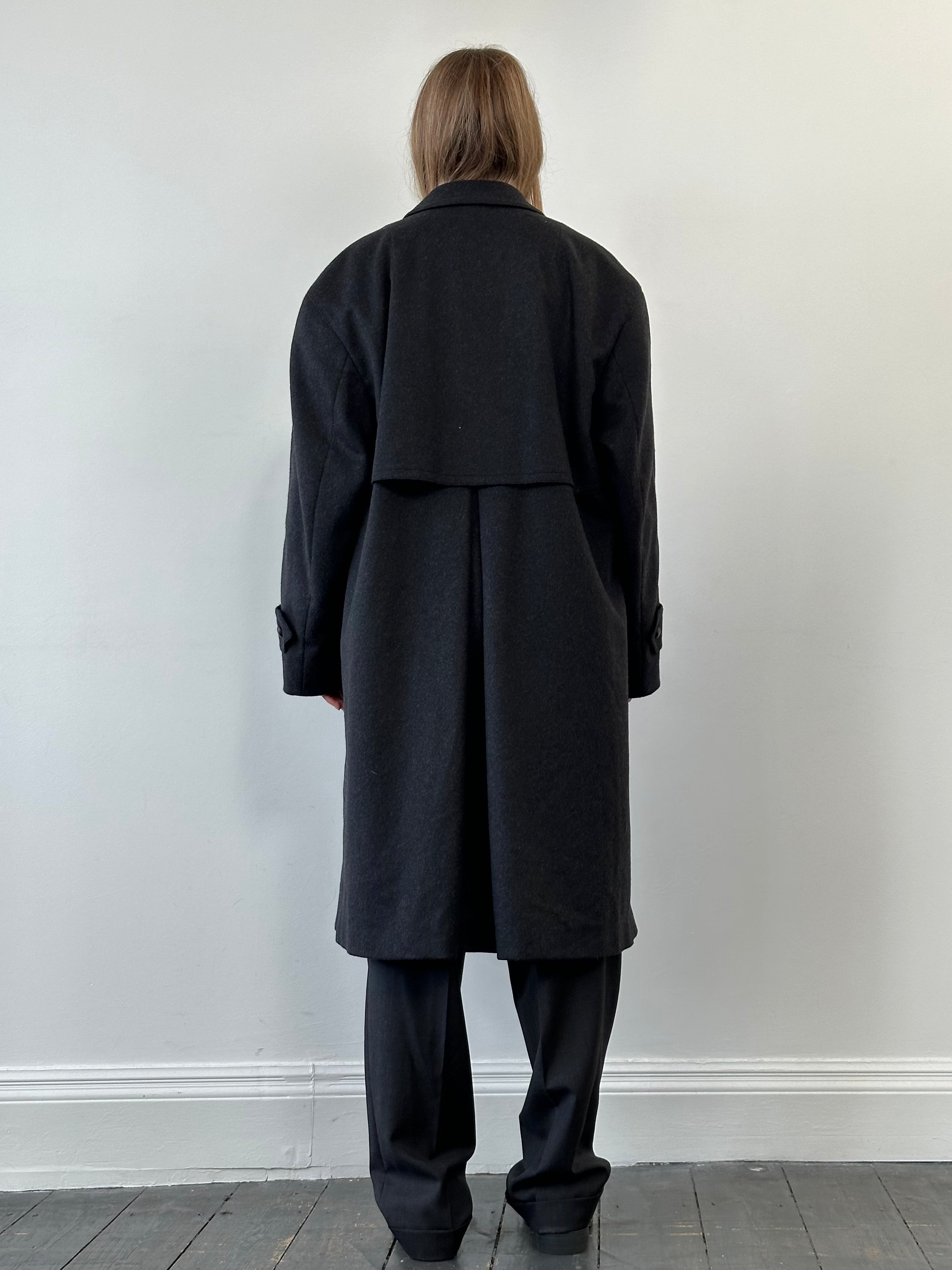 Vintage Italian wool single-breasted coat with concealed placket, in XL/XXL size, featuring classic vintage style and tailored fit.