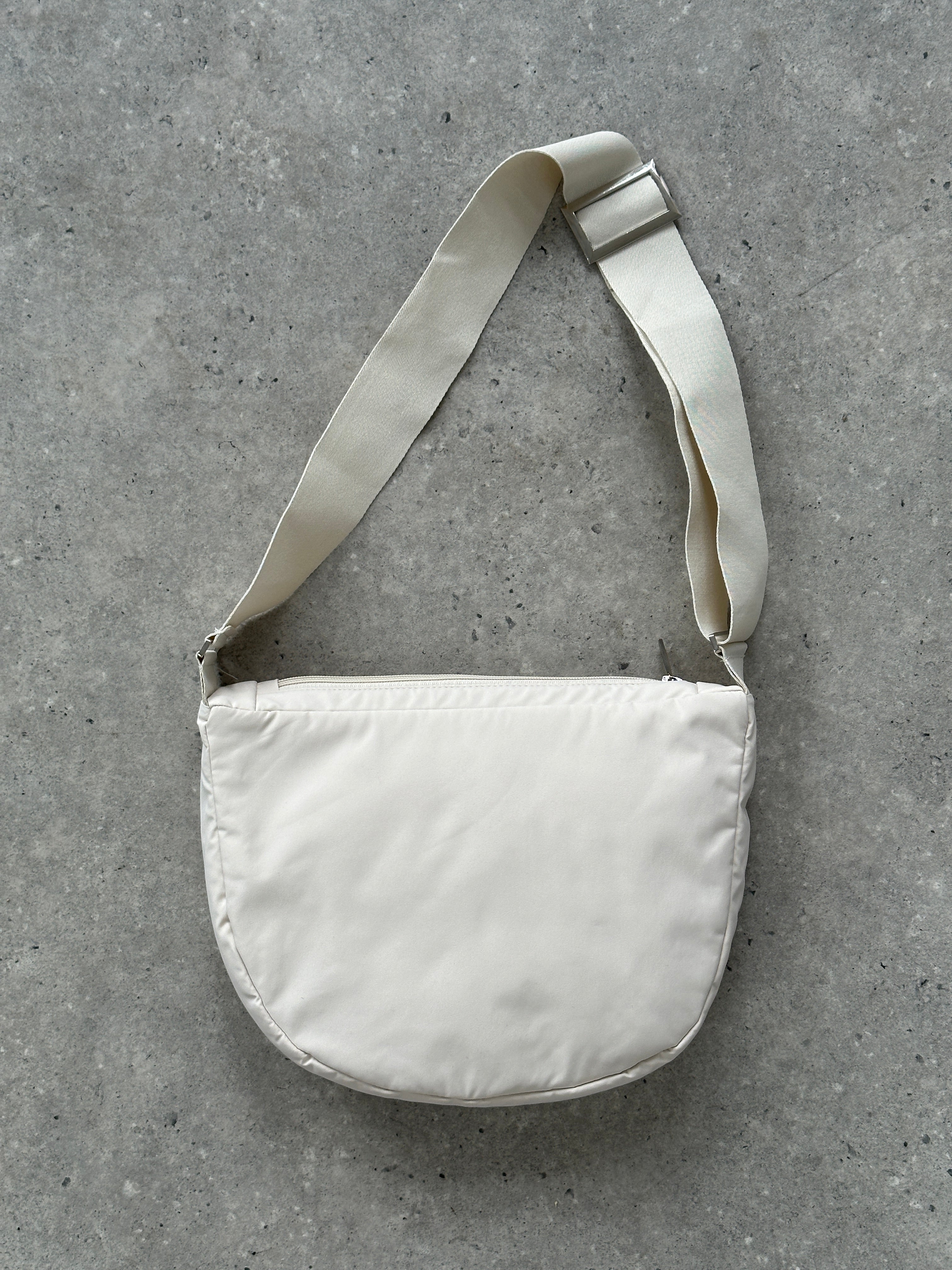 Vintage waterproof round crossbody bag with adjustable strap and retro design, suitable for casual and outdoor use.