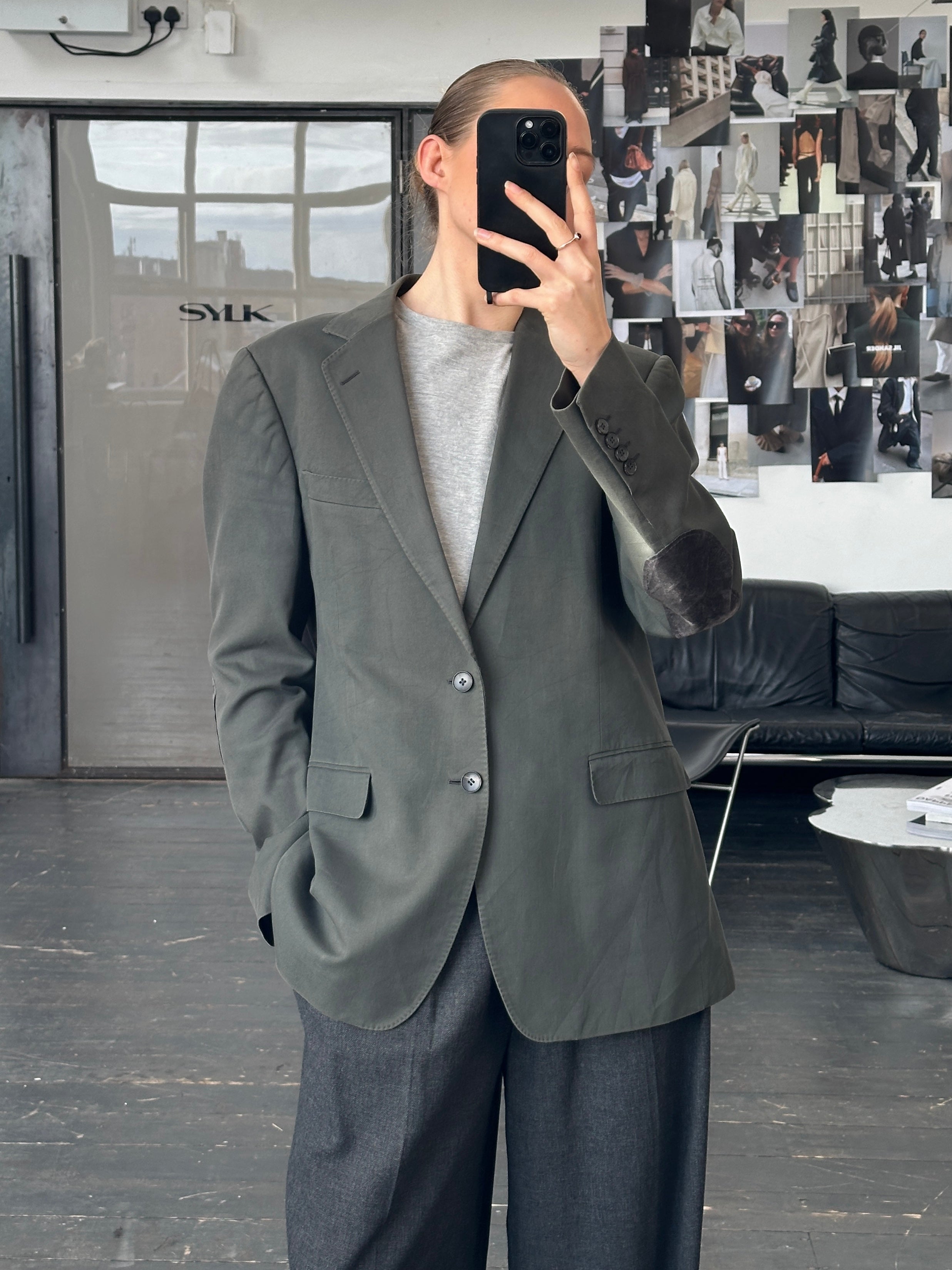 Gucci 2000s single-breasted pure cotton blazer in size 42R/L, shown on a hanger with a classic tailored fit.