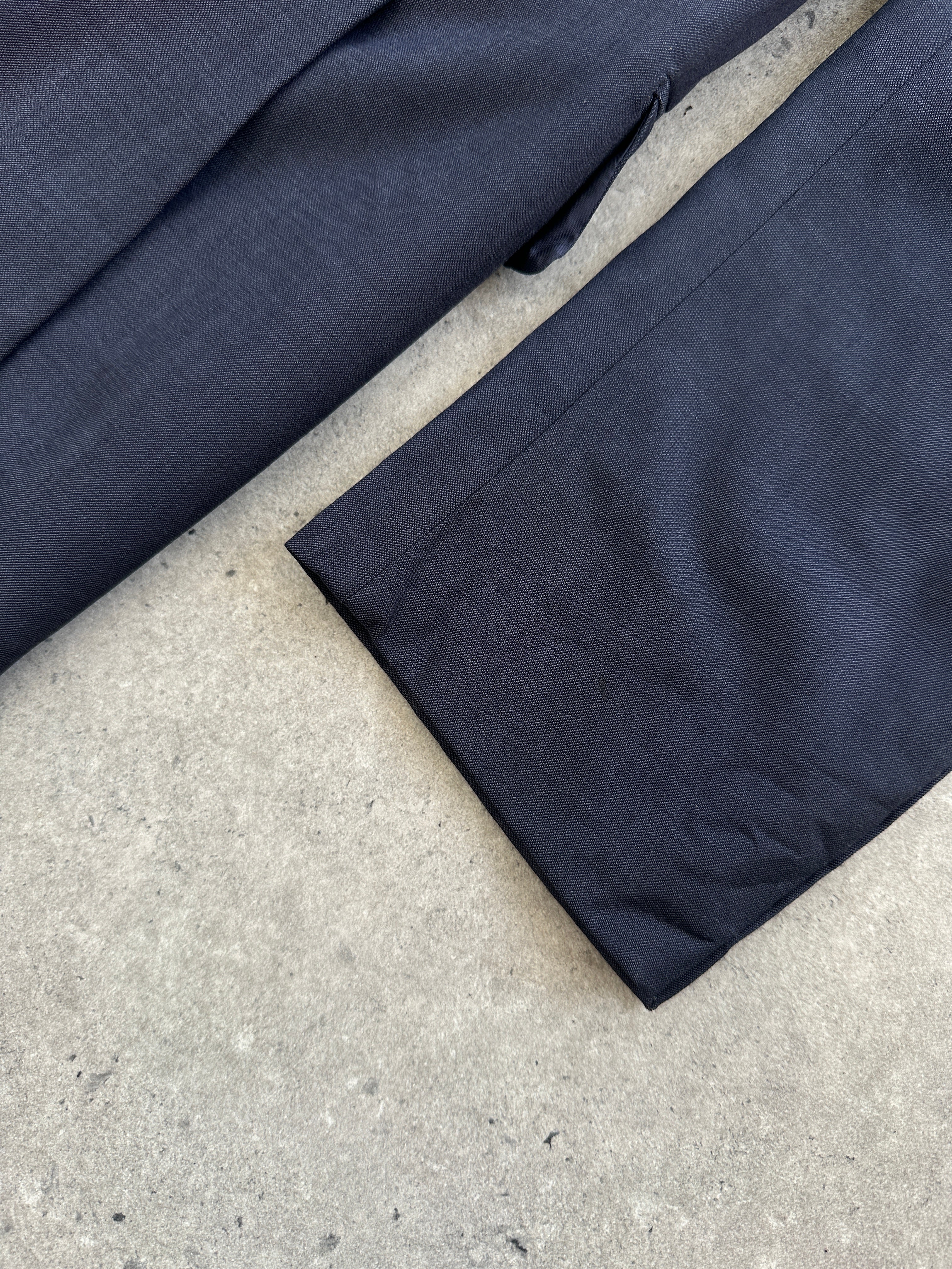 Yves Saint Laurent Pour Homme 1980s pure wool blazer in size 40R/M, tailored fit with classic lapel and button closure.