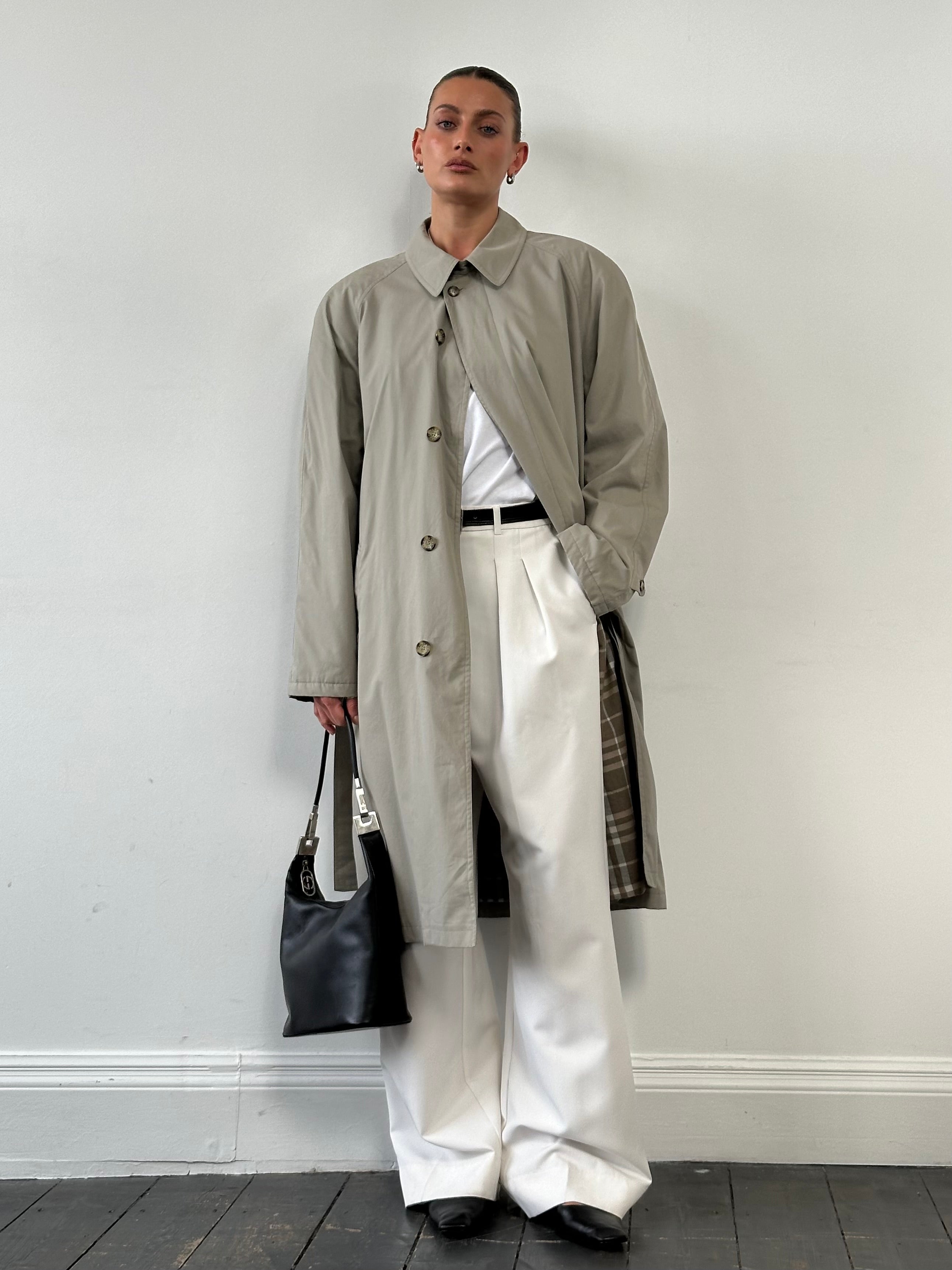 Vintage Italian vintage trench coat with concealed placket, belted design, in XL size, featuring classic style and fabric details.