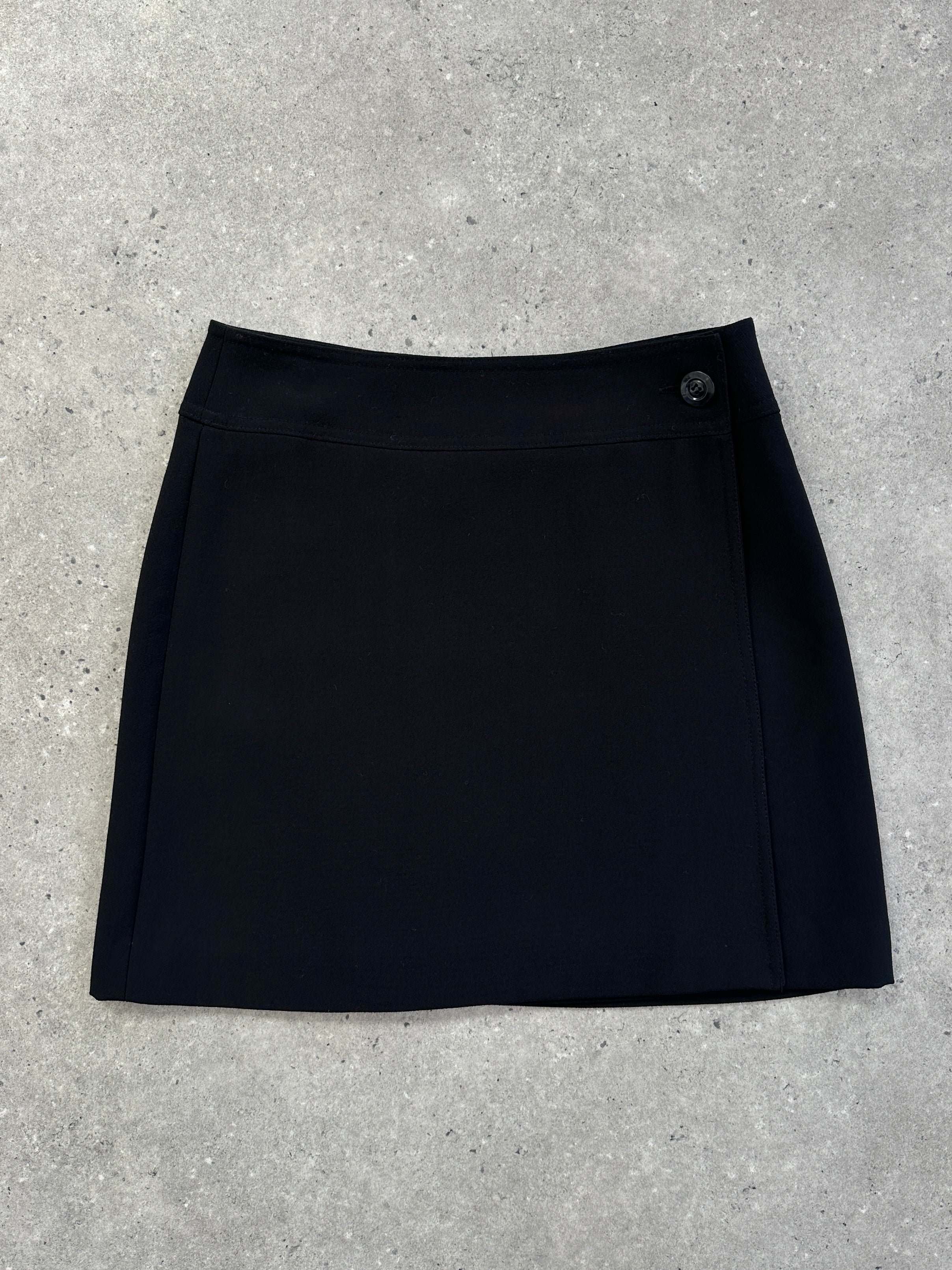 Vintage Italian 1990s wrap mini skirt in W28, featuring classic retro style and vintage fabric details.