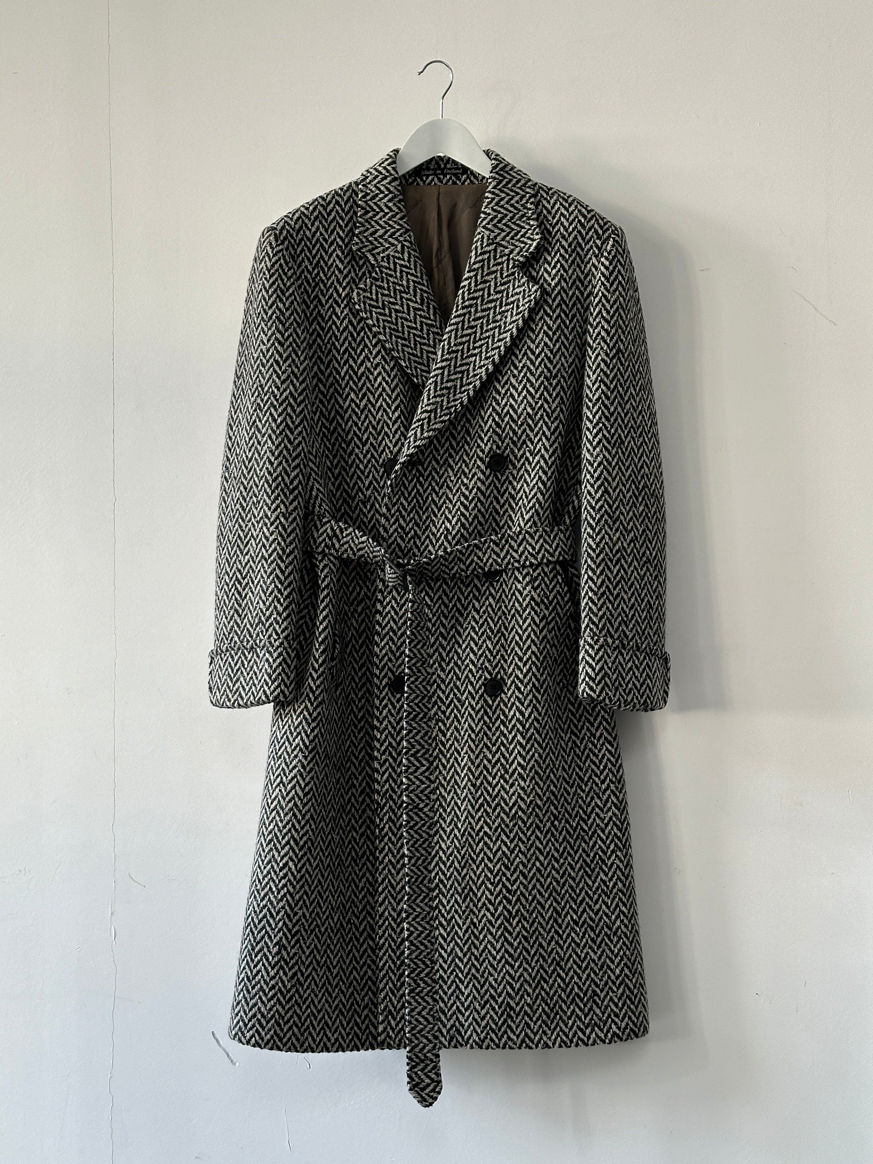 Pierre Cardin pure wool herringbone belted coat in XL, stylish outerwear with a classic pattern and tailored fit.