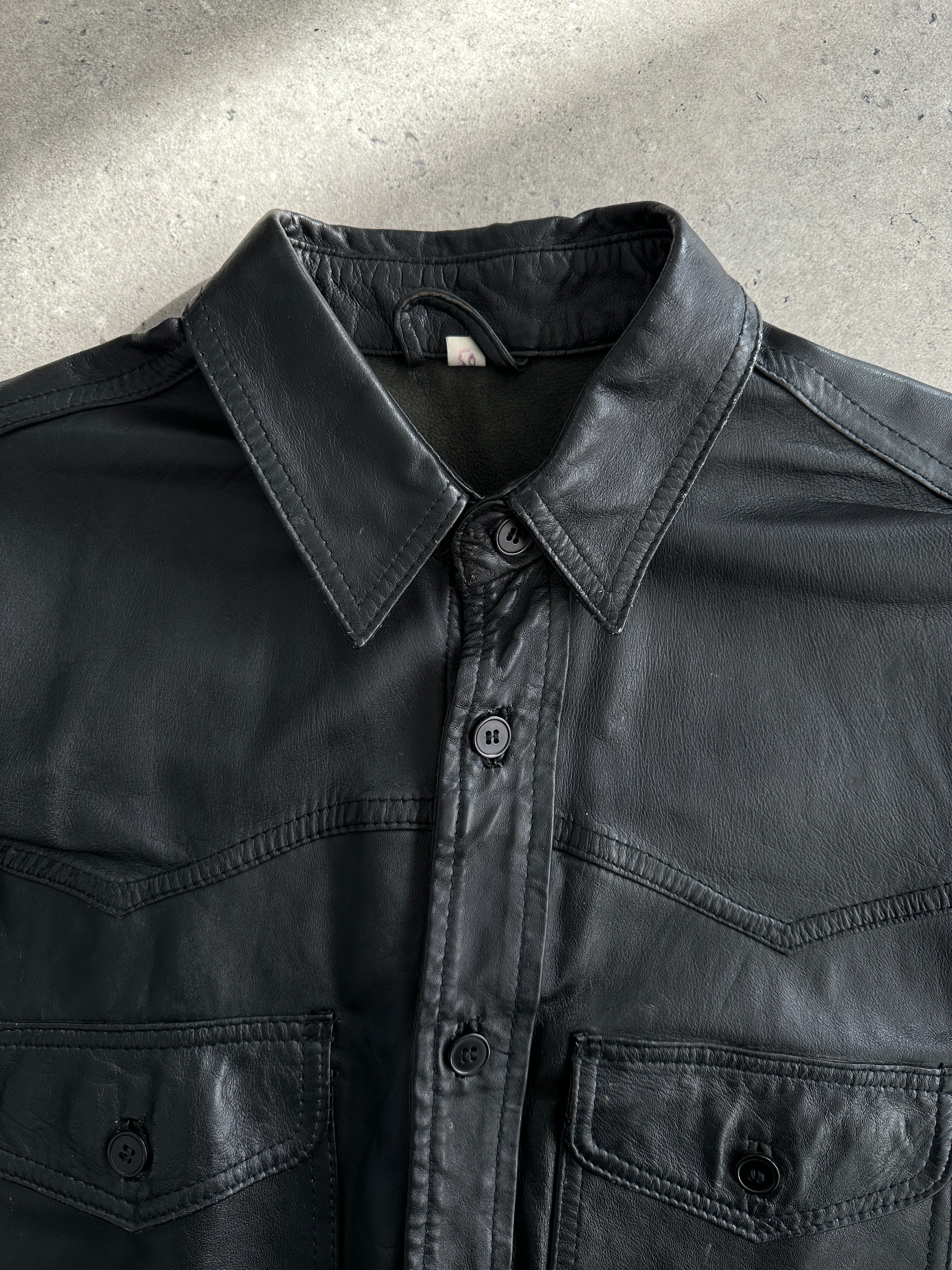 Vintage leather shirt in size L/XL, featuring classic design and rich leather texture, perfect for stylish casual wear.