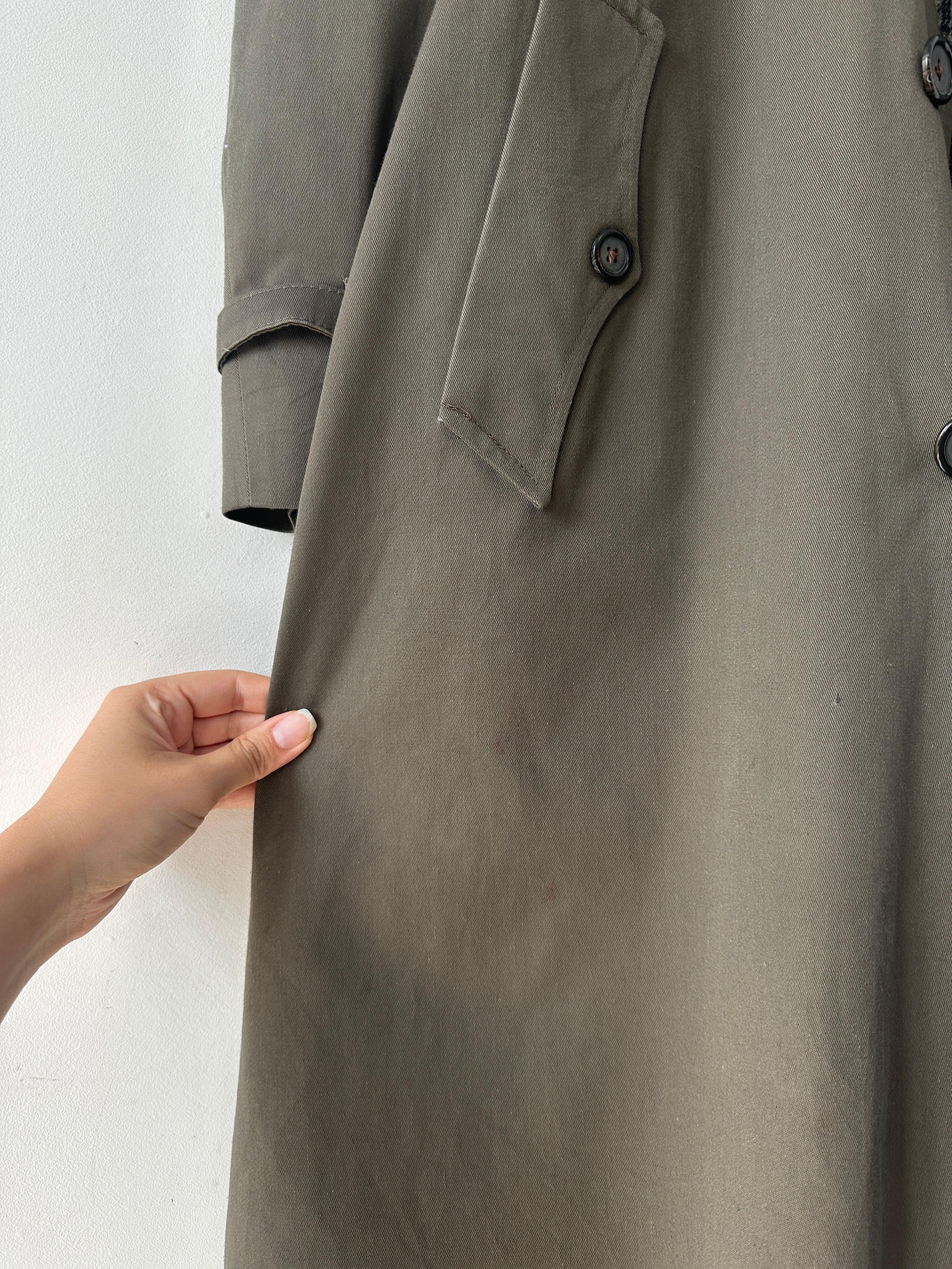 Christian Dior Monsieur cotton double-breasted belted trench coat in XL, featuring classic design and stylish button details.