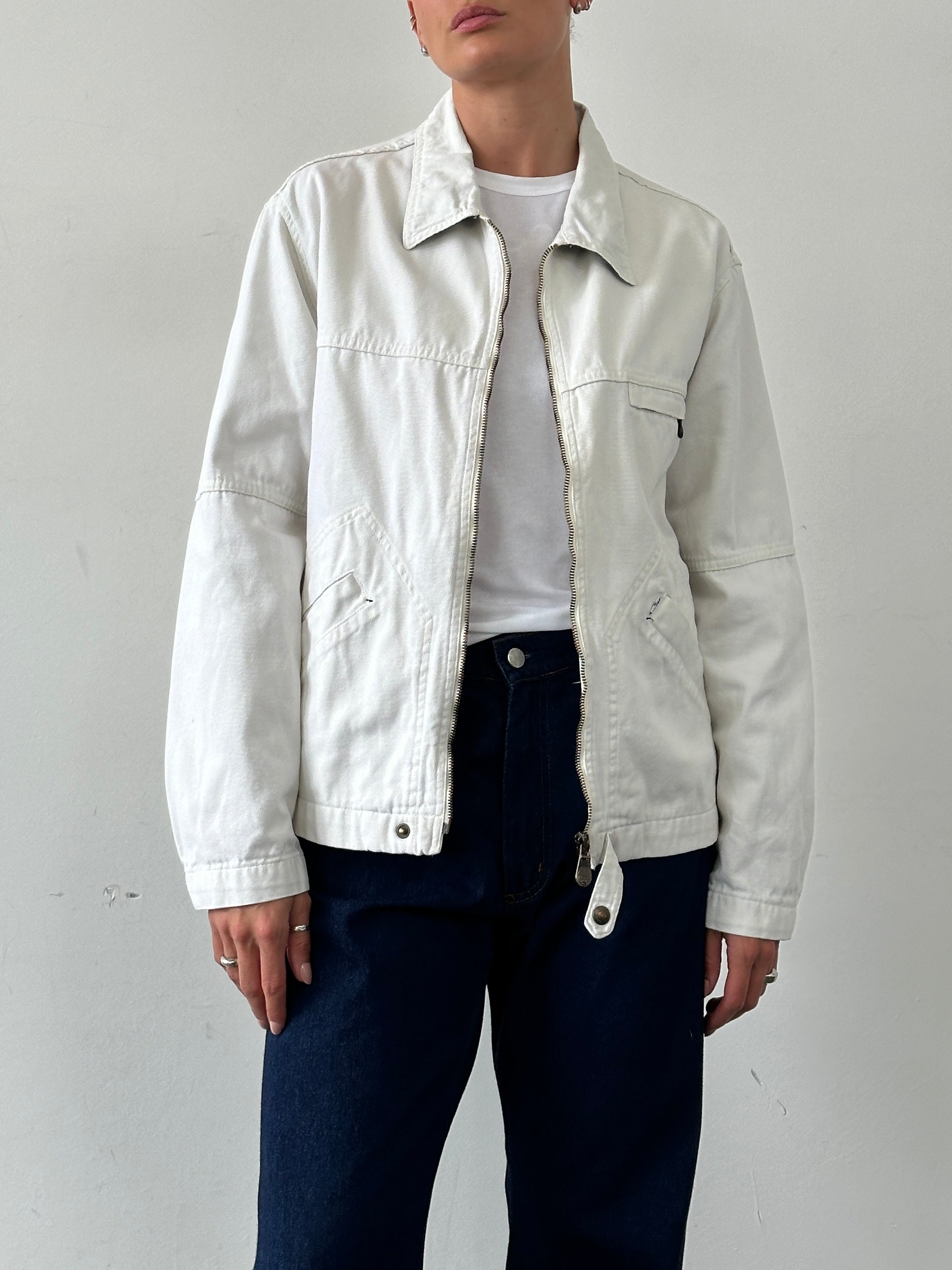 Levi’s cotton zip-up bomber jacket in size L, featuring a classic design with a front zipper and ribbed cuffs.