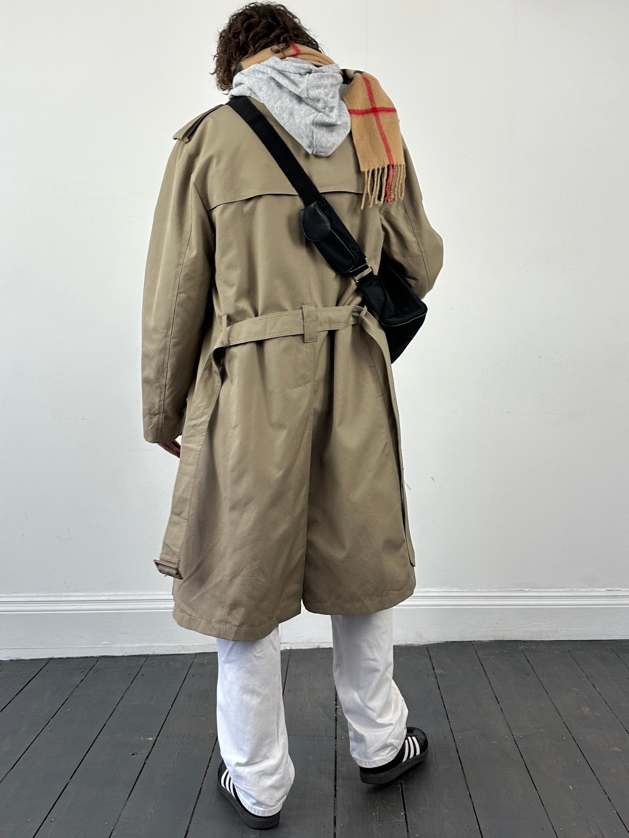 Vintage double-breasted fleece-lined trench coat in XL, showing beige fabric, collar, and button details.