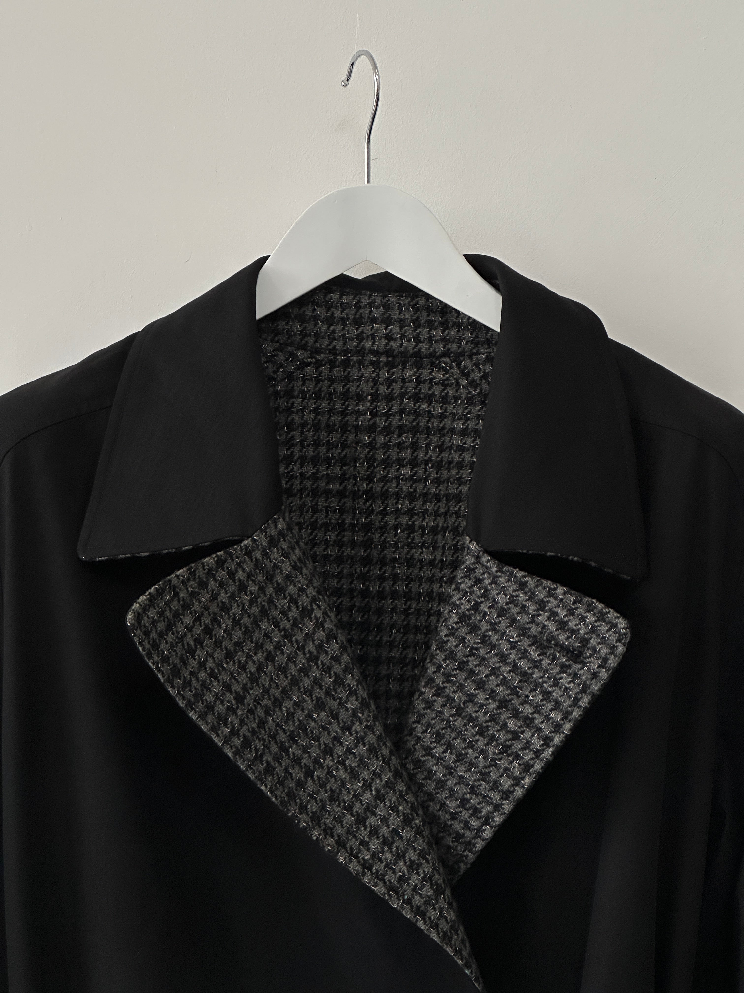Vintage reversible wool trench coat with belt in size XL, featuring a classic design and warm, textured fabric.