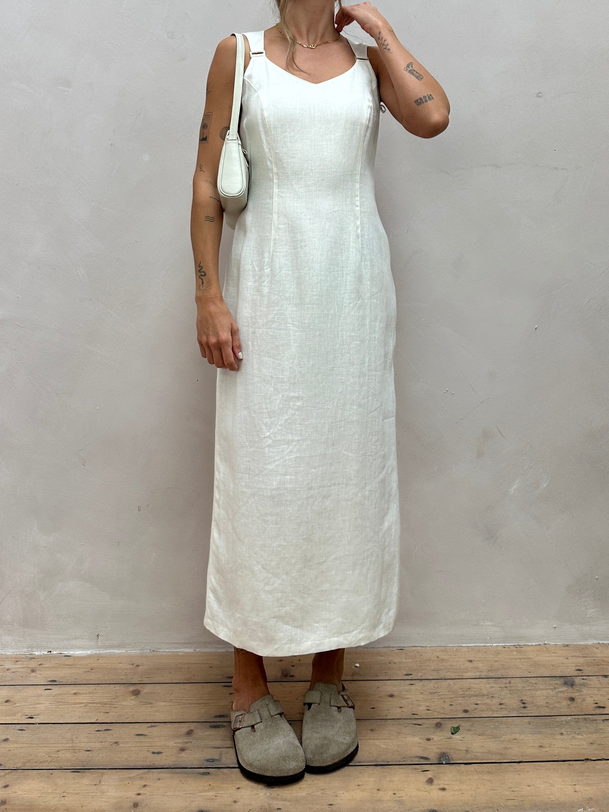 Vintage pure linen fitted maxi dress in floor length, size M, featuring a classic vintage style and elegant silhouette.