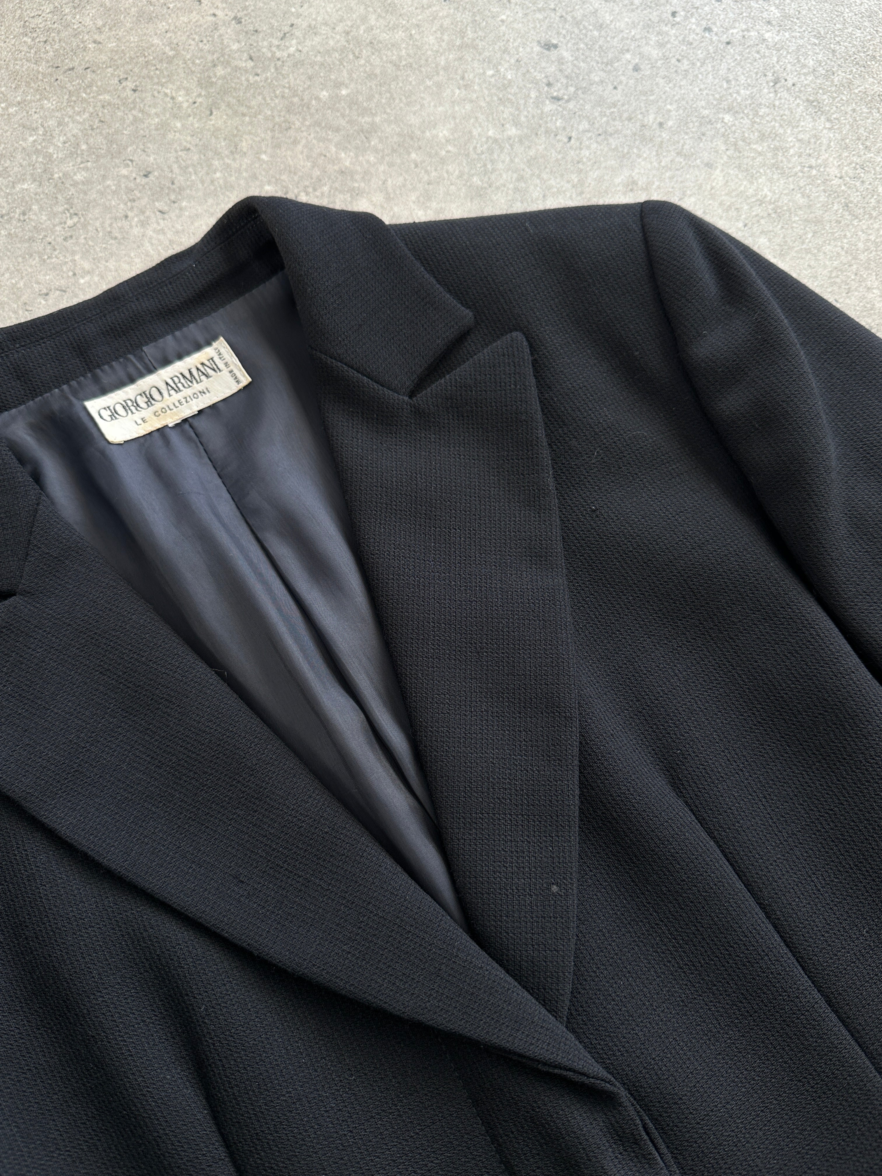 Giorgio Armani Le Collezioni 1990s pure wool single-breasted coat in size S, shown in a classic tailored style.