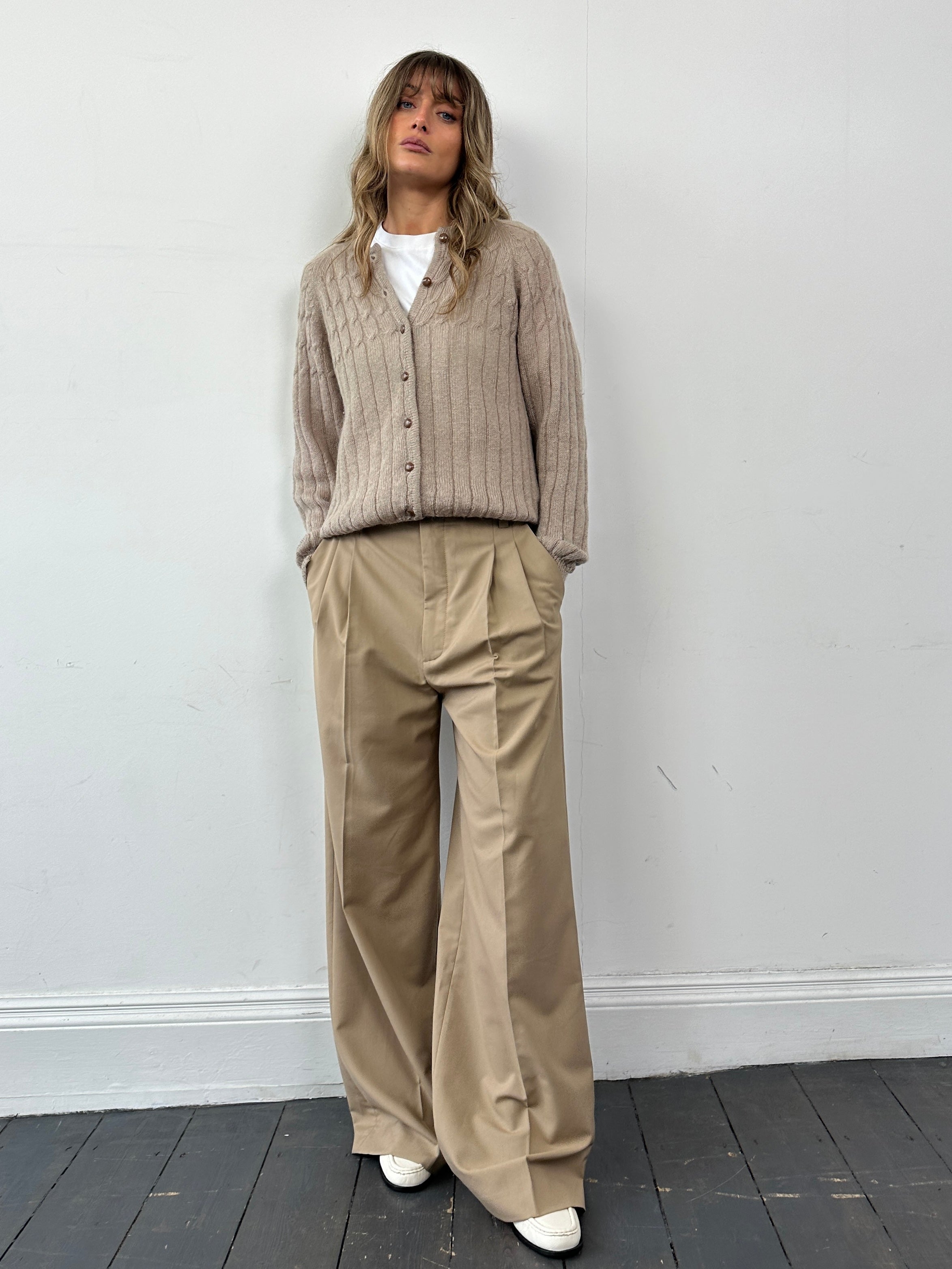 Italian vintage mohair knitted cardigan in size M, featuring soft, textured fabric and classic design.