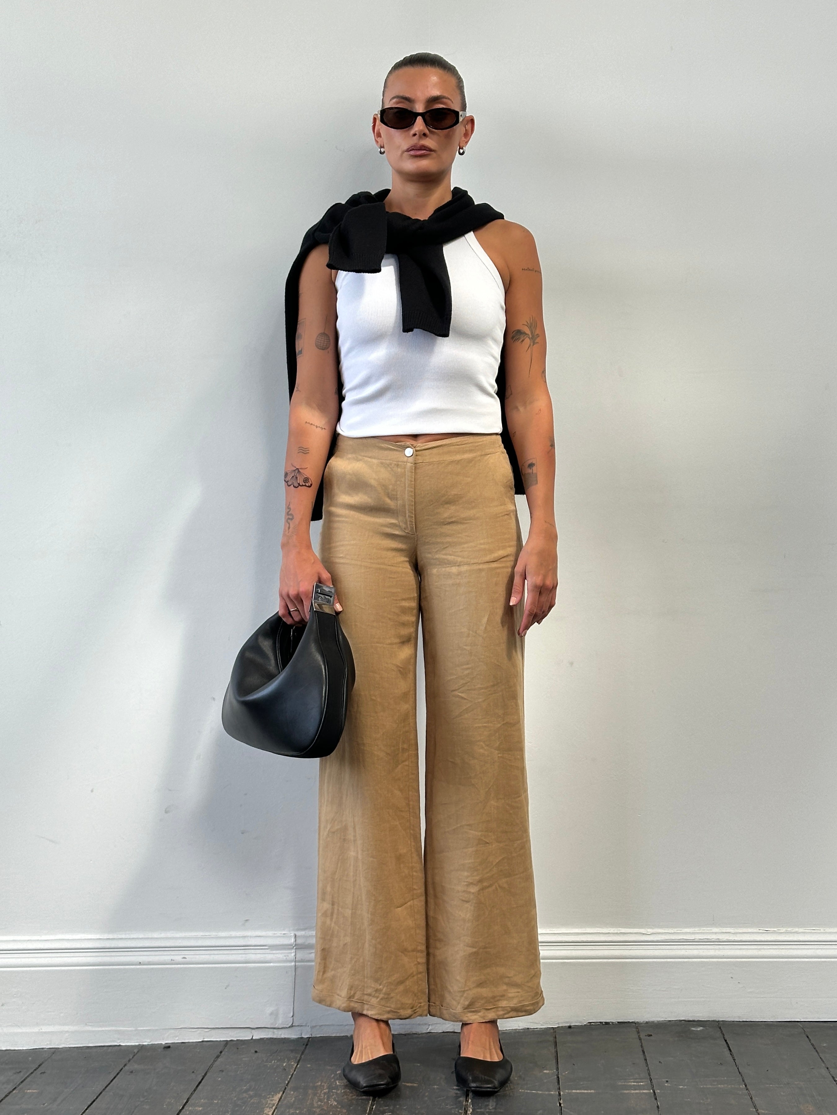 Vintage pure linen low waist wide-leg trousers in W26, featuring a relaxed fit and classic style.