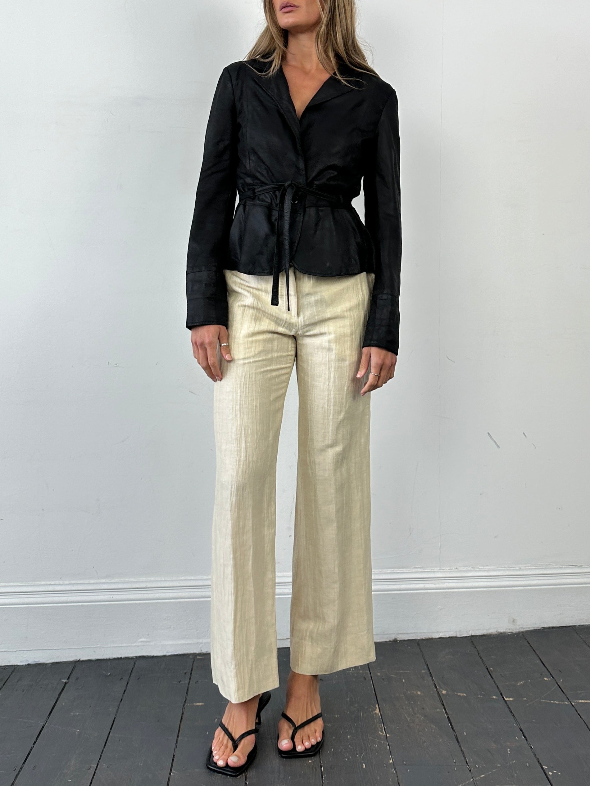 Conbipel nubuck leather lambskin tie waist jacket in size S/M, featuring a classic design with a sleek leather finish.