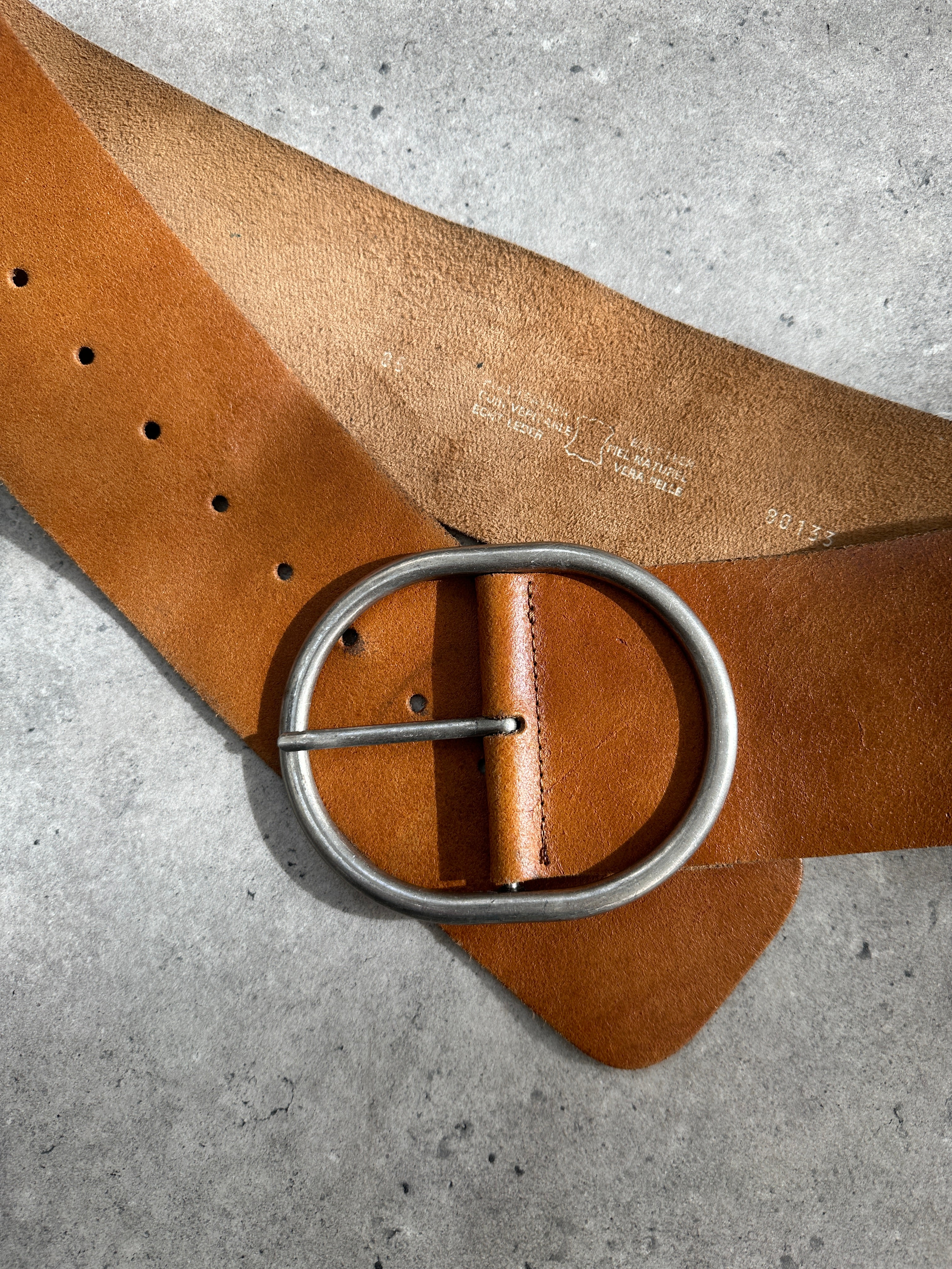 Vintage Italian 1990s chunky leather belt in dark brown with brass buckle, size W28-32, stylish retro accessory.