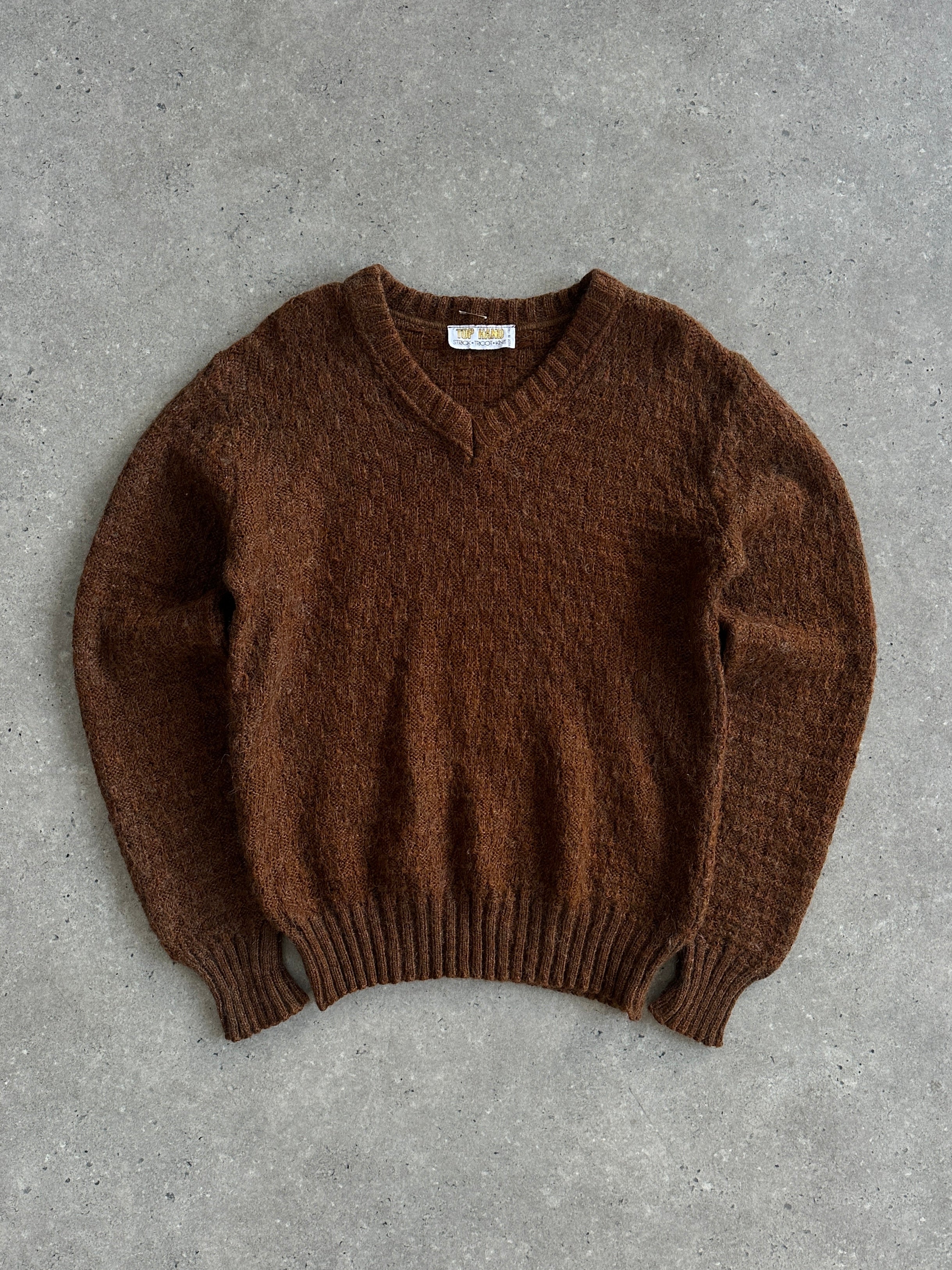 Vintage Italian wool V-neck jumper in a classic knit, size M, featuring a cozy, timeless design.