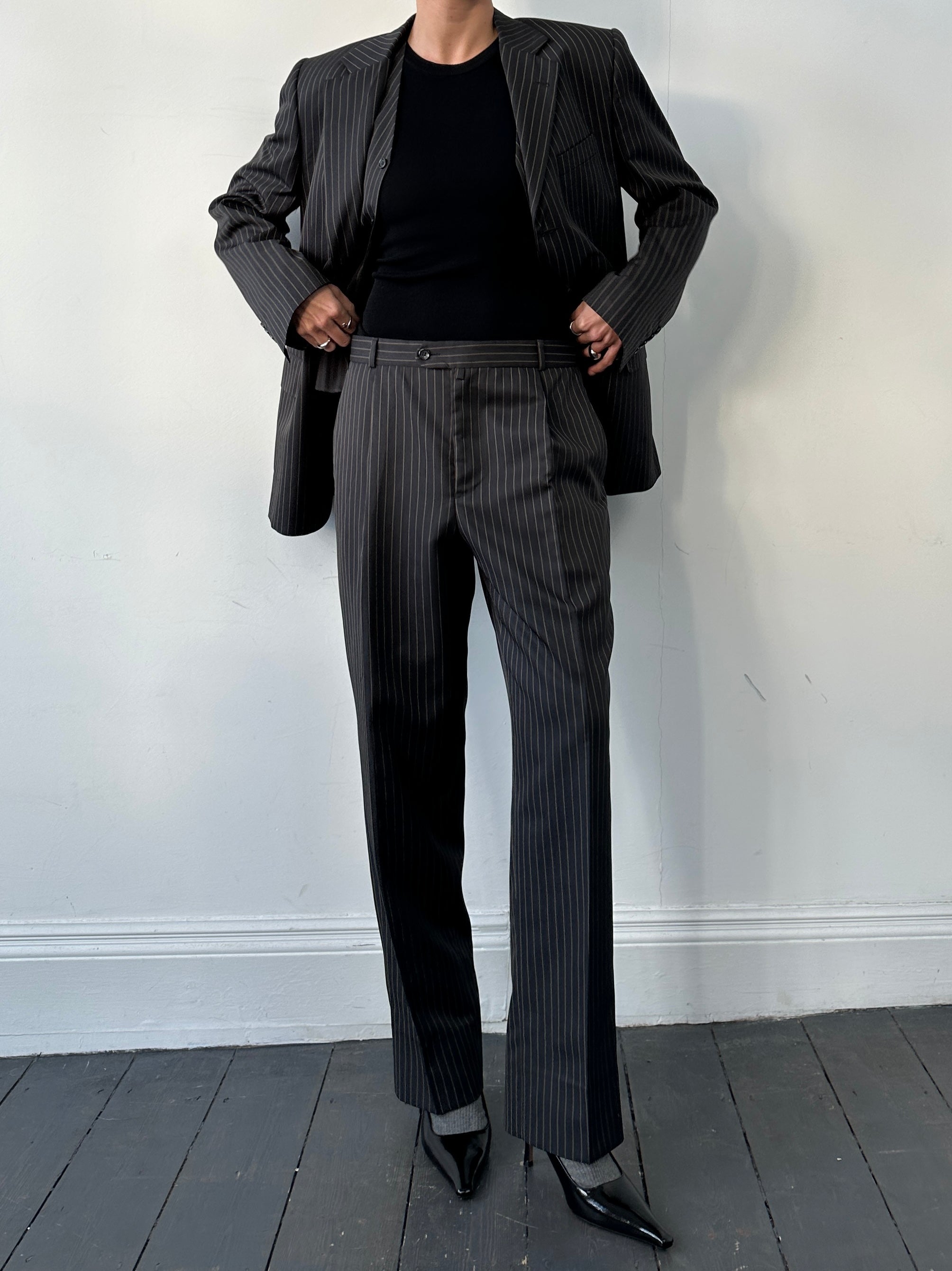 Vintage Italian pinstripe cotton three-piece suit in size 40R/W32, featuring a classic tailored fit and stylish pinstripe pattern.