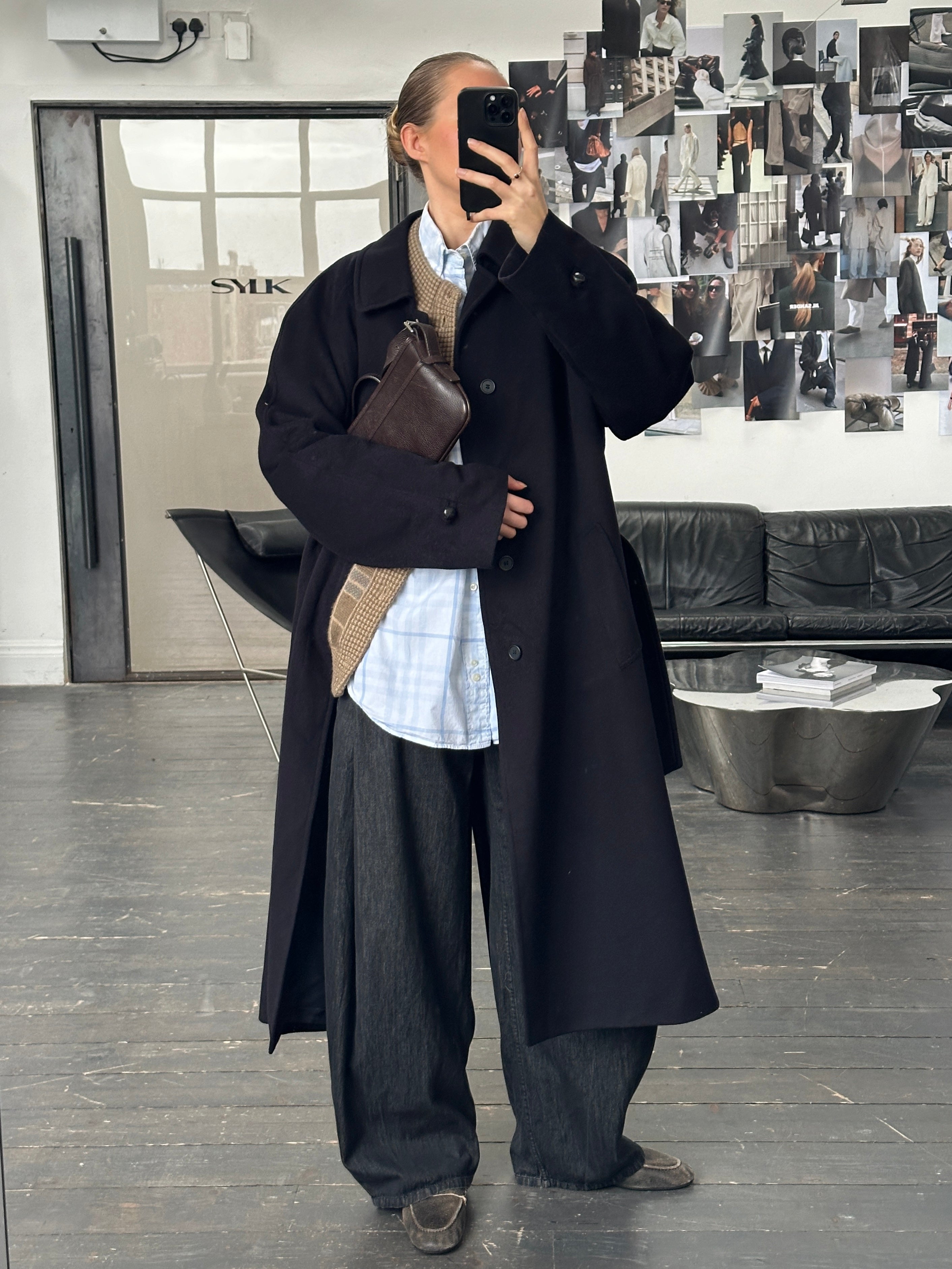 Vintage 1980s pure wool belted coat with concealed placket, oversized XL/XXL, classic vintage style and warm winter outerwear.