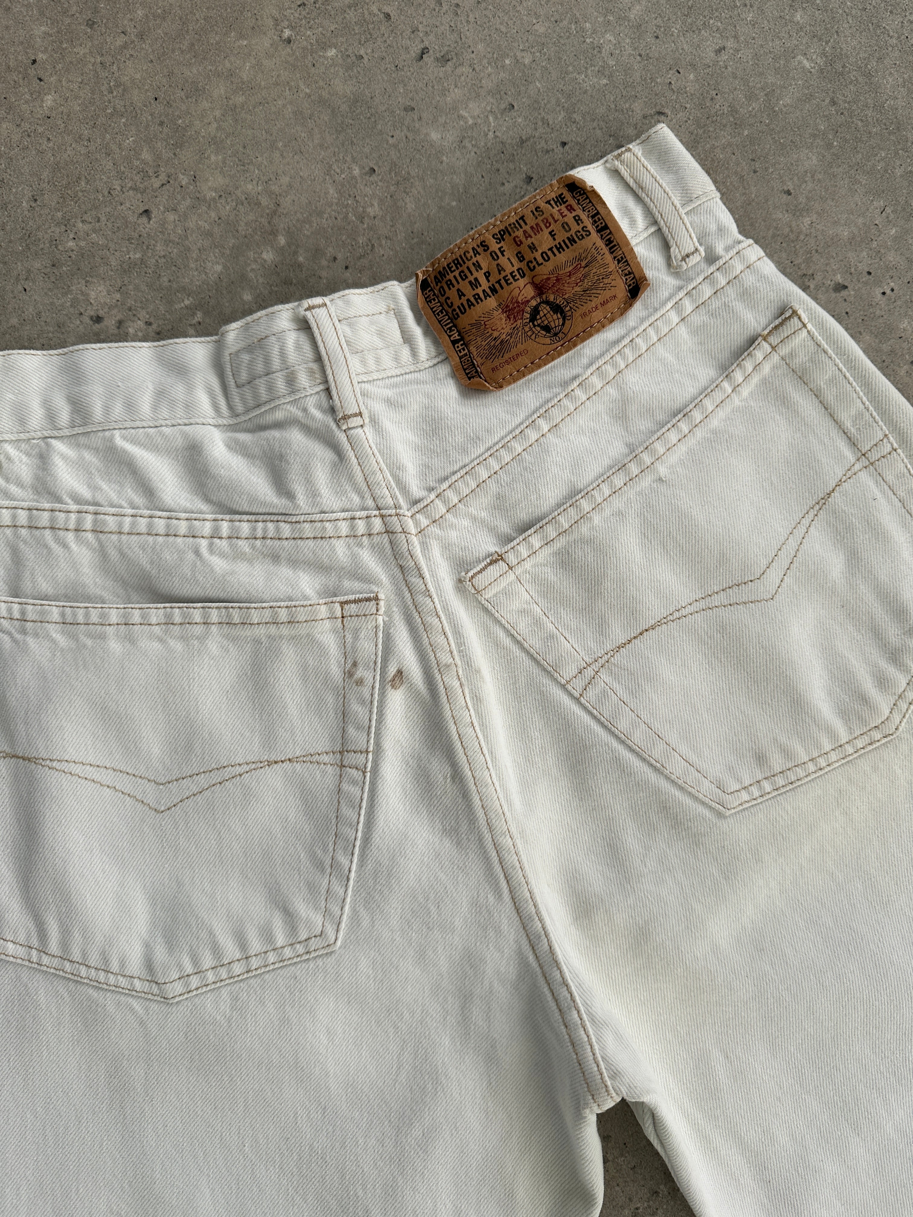 Vintage denim straight leg jeans in size W26, showcasing classic blue color and durable cotton fabric.