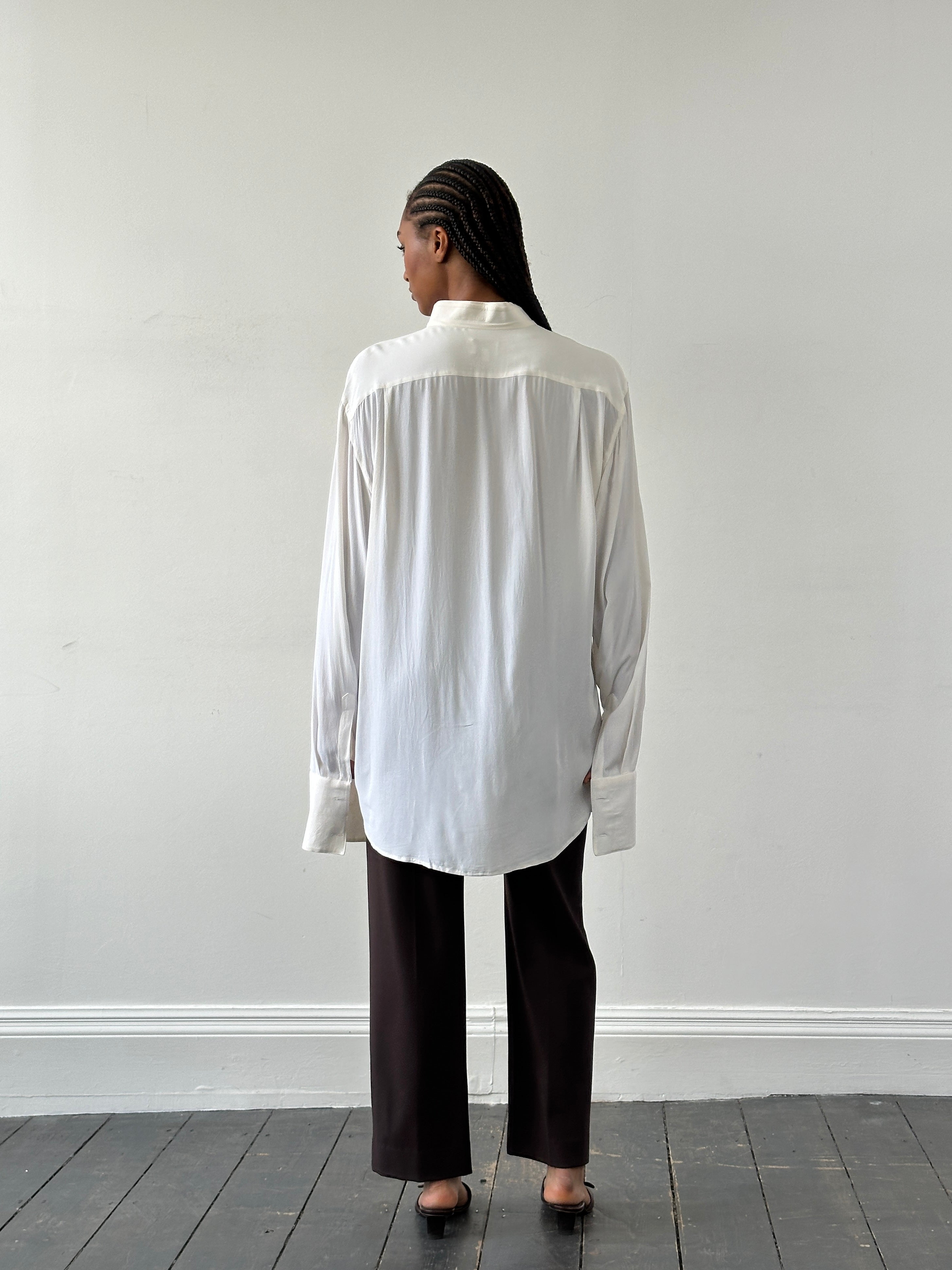 Vintage 1980s Italian silk wing collar dress shirt in XL, flowing and elegant with classic vintage style.