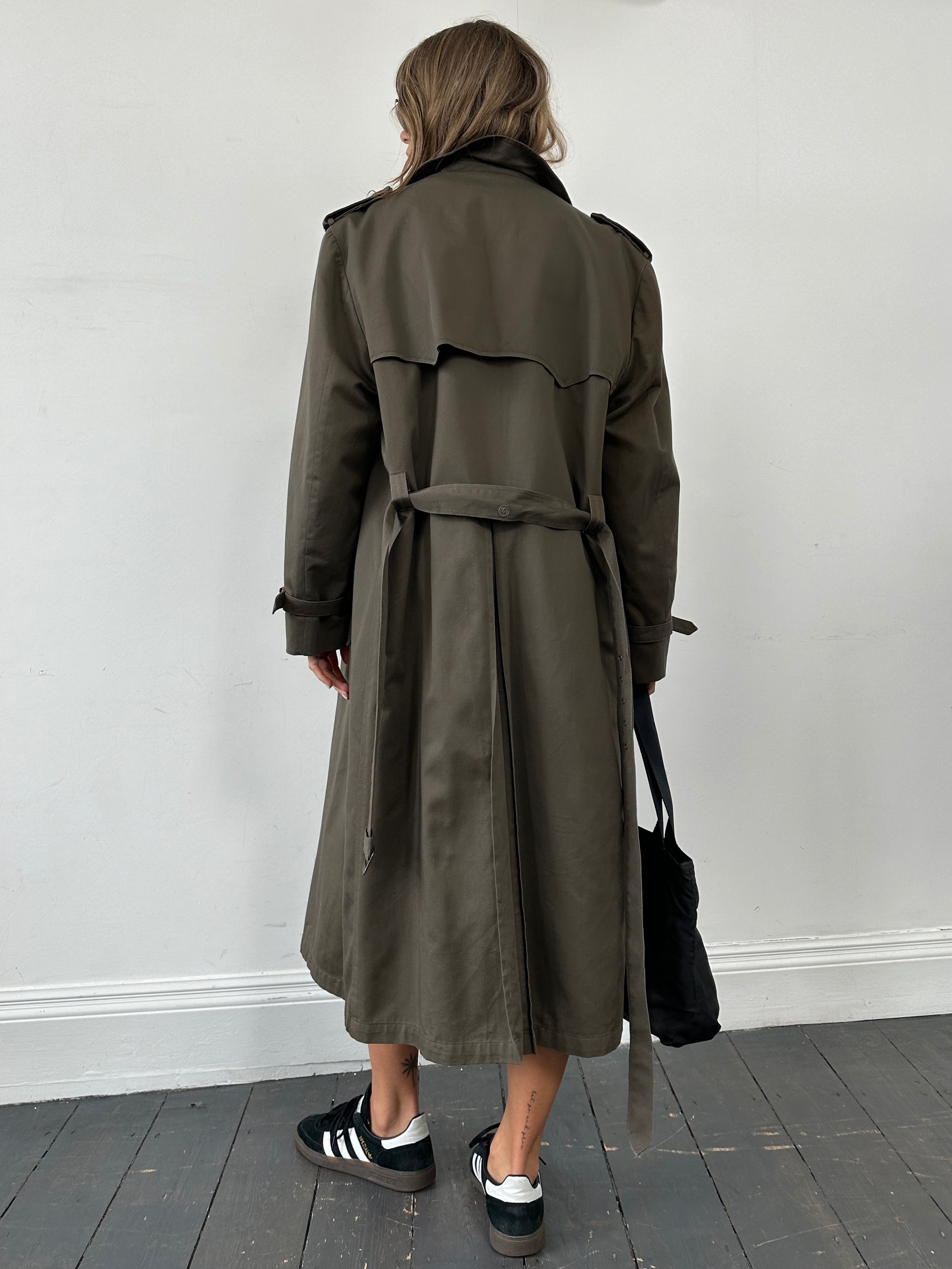 Christian Dior Monsieur cotton double-breasted belted trench coat in XL, featuring classic design and stylish tailoring.
