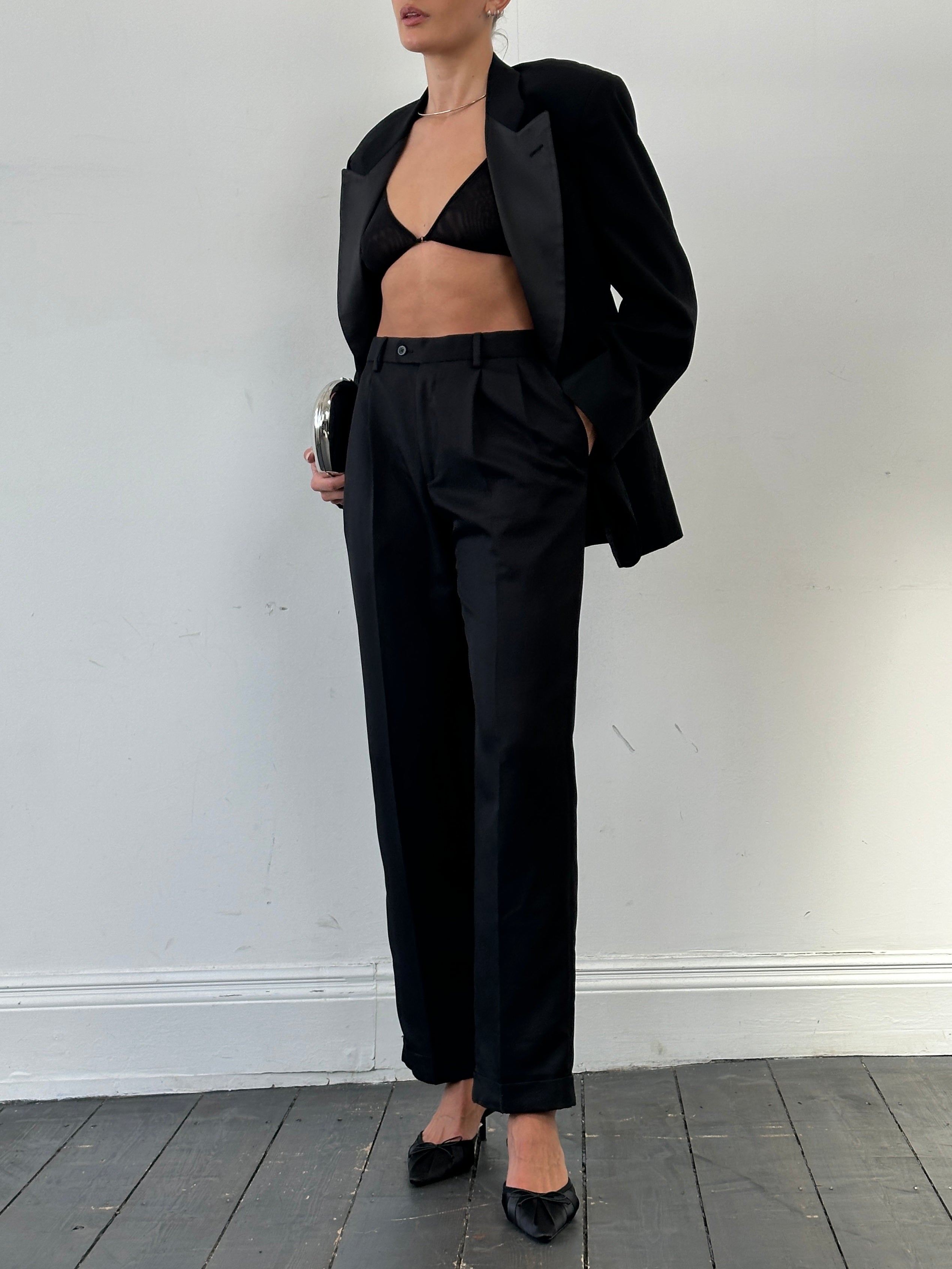 Vintage brand vintage straight-leg high-waisted tailored trousers W32, shown in a classic fit with belt loops and front pockets.