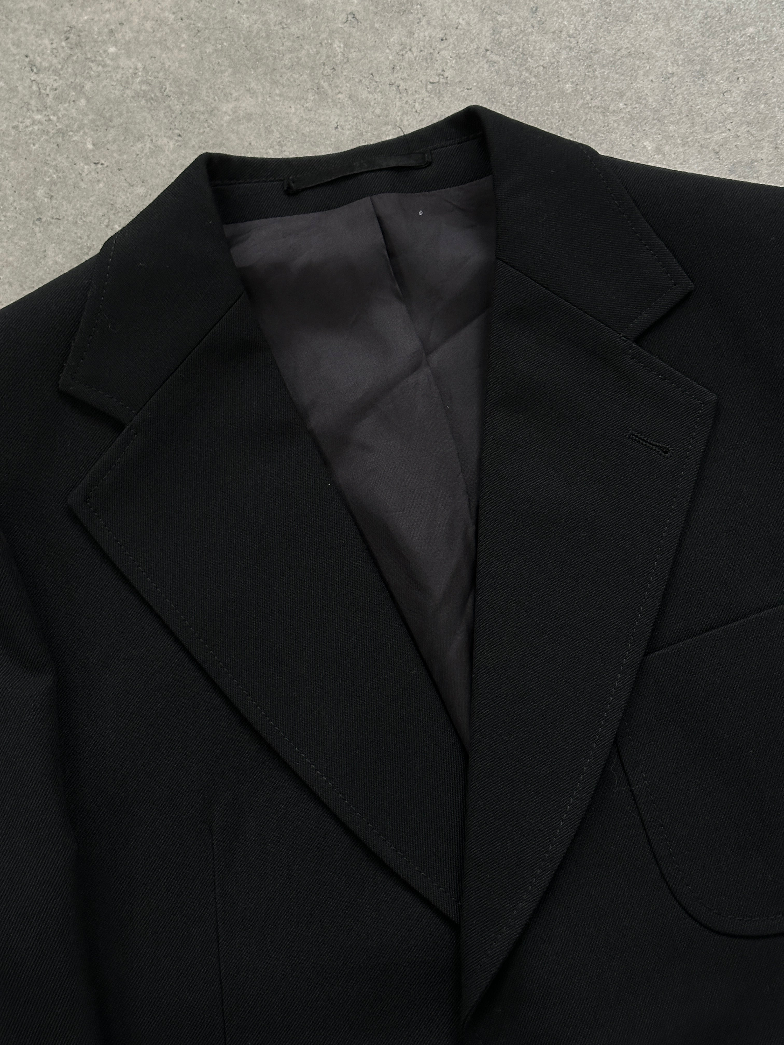 Vintage wool single-breasted blazer in size L, tailored fit with classic lapels and button closure, styled on a hanger.
