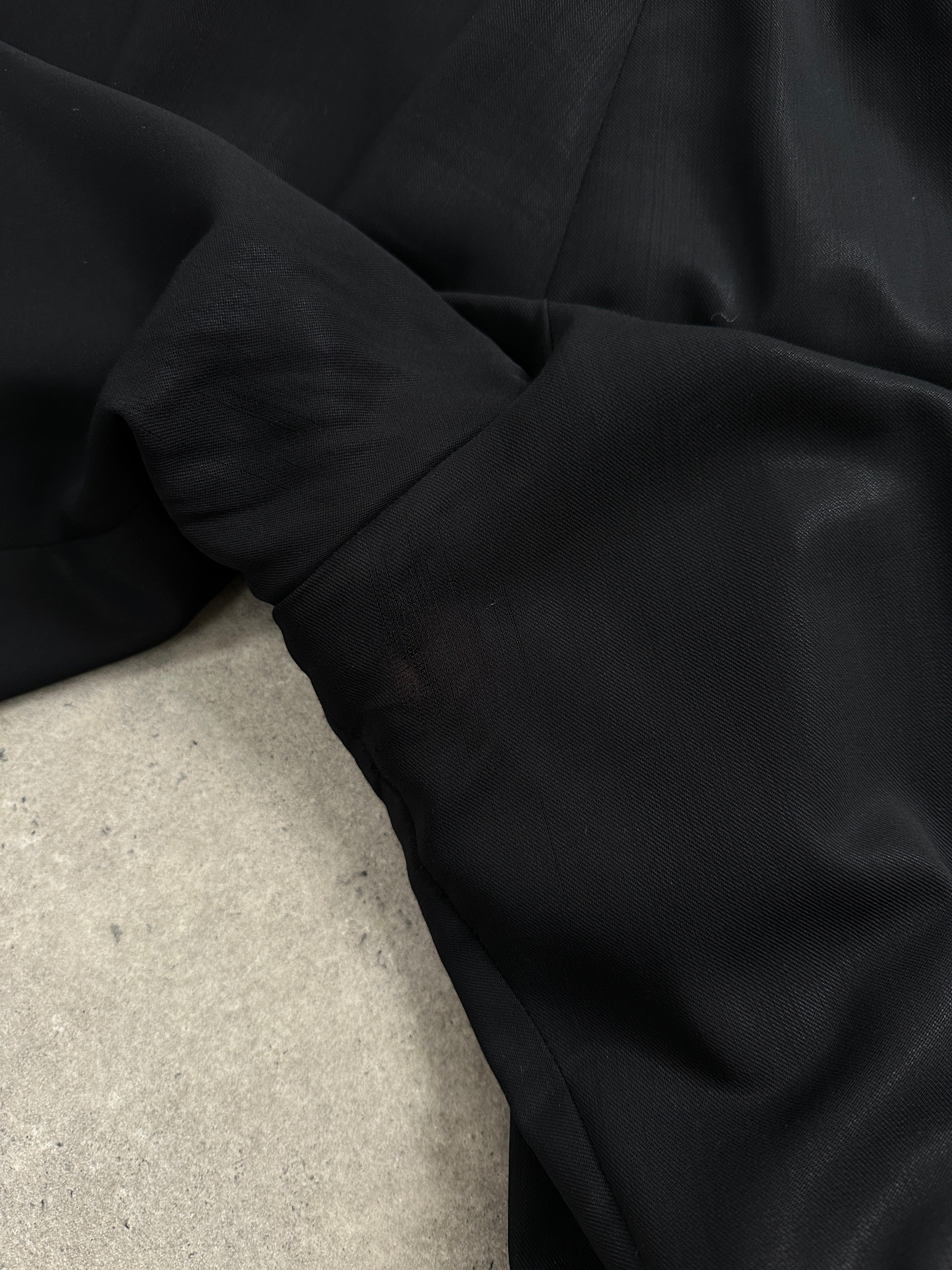 Yves Saint Laurent Pour Homme pure wool three-piece suit in size 40L/W32, displayed on a mannequin with jacket, waistcoat, and trousers.