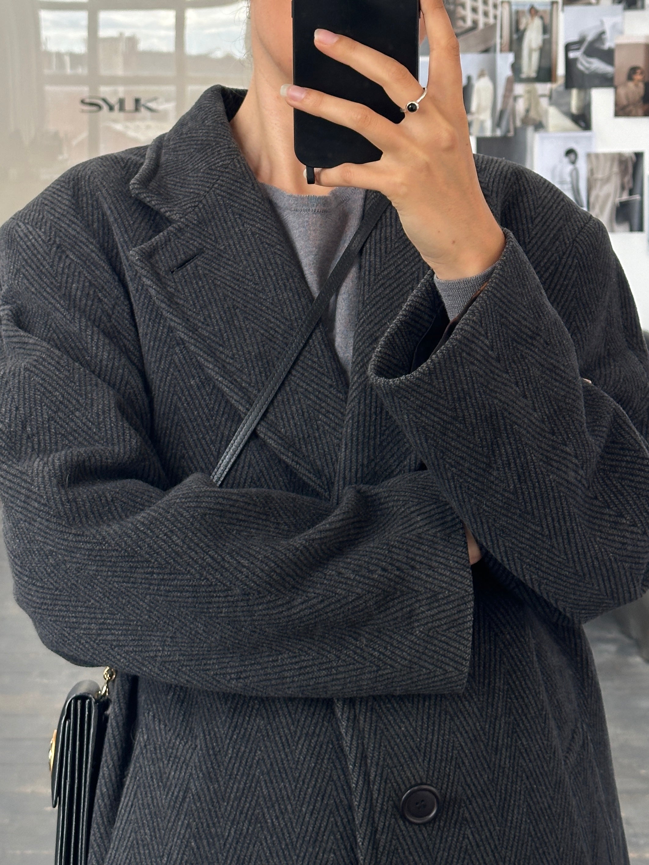 Vintage 1980s Italian wool cashmere herringbone coat in XL, classic tailored coat with warm wool and cashmere blend fabric.