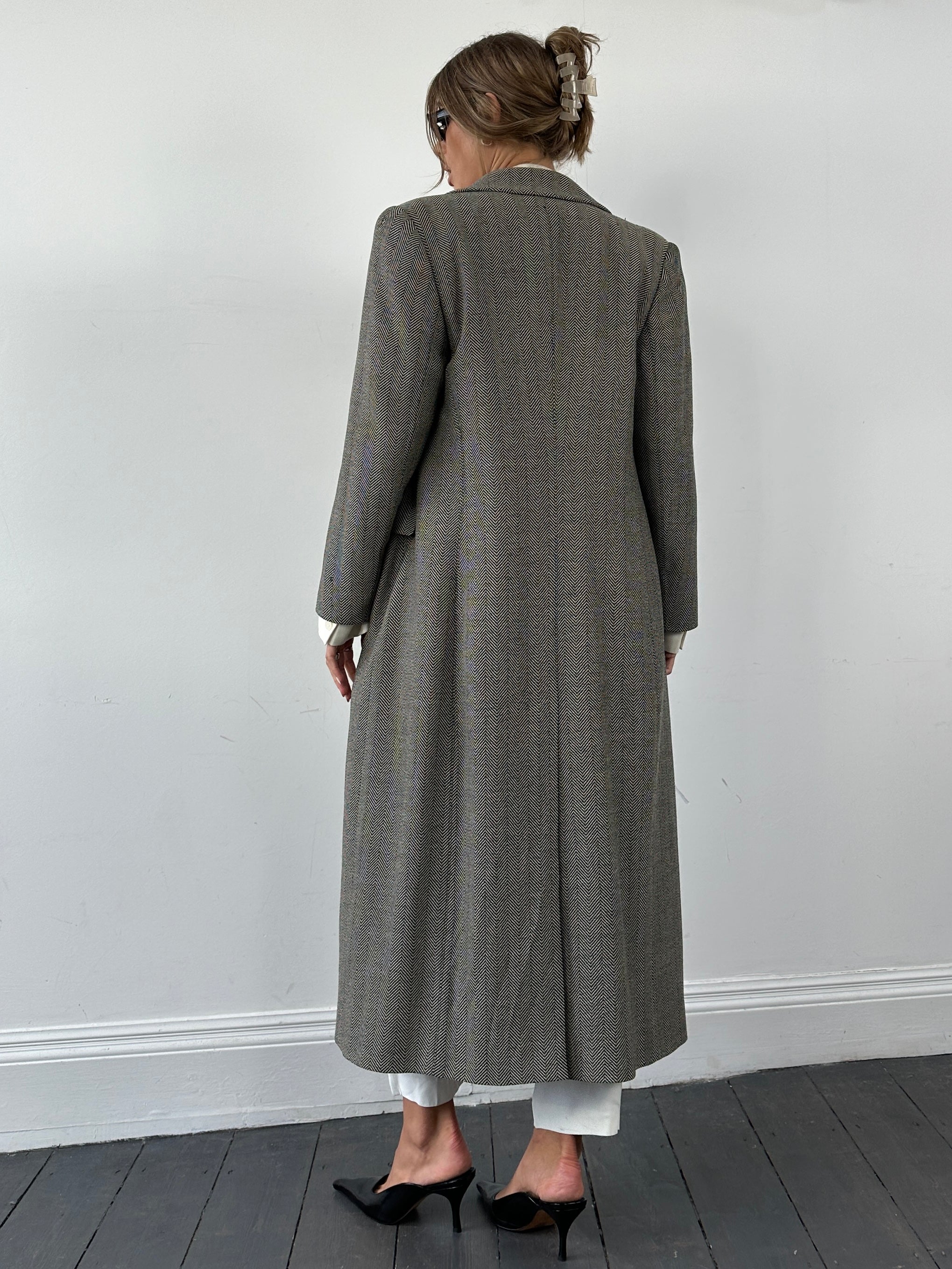 Giorgio Armani Virgin Wool Herringbone Coat in beige, tailored coat with classic herringbone pattern and structured fit.